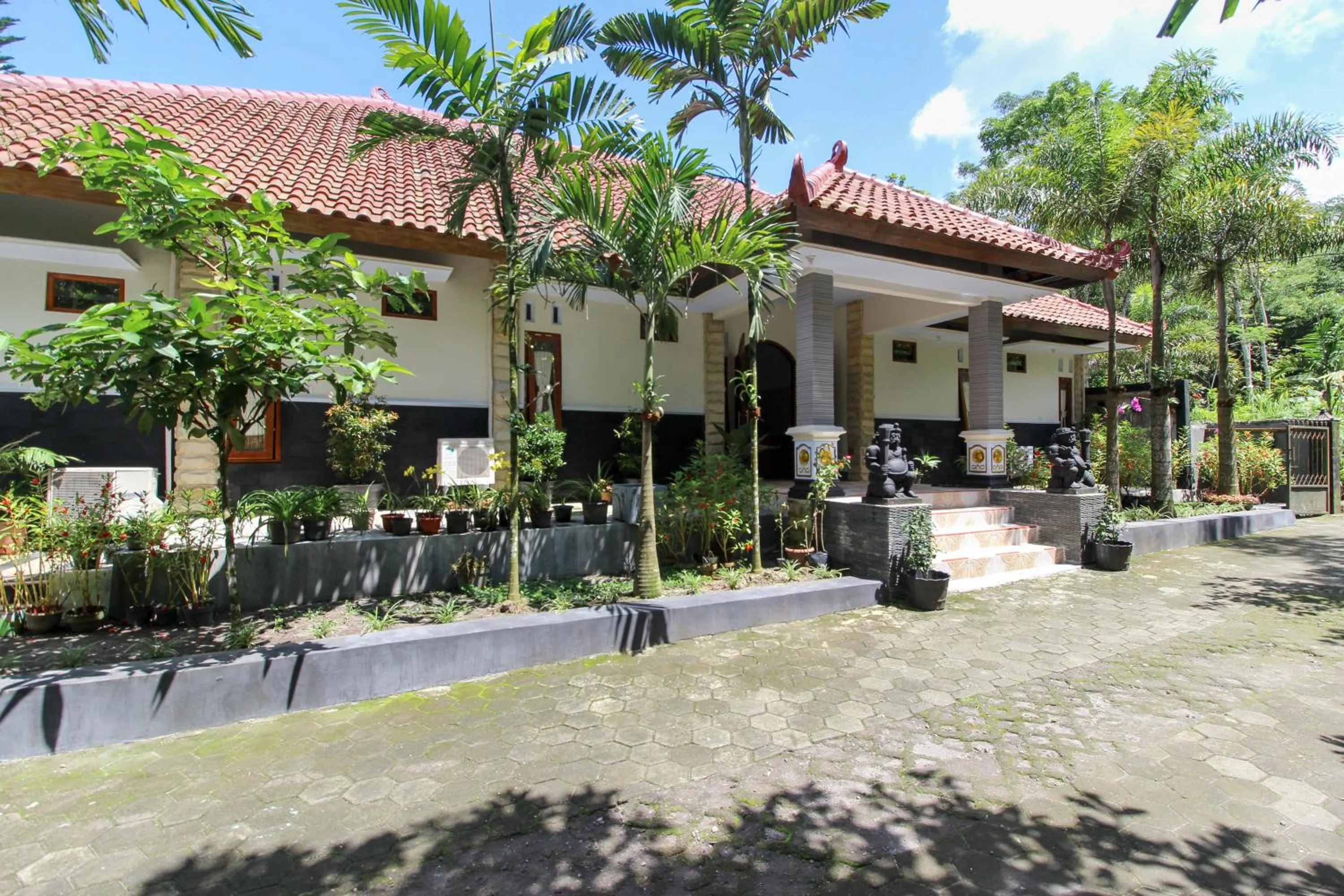 Property building in RedDoorz near Museum Gunung Merapi