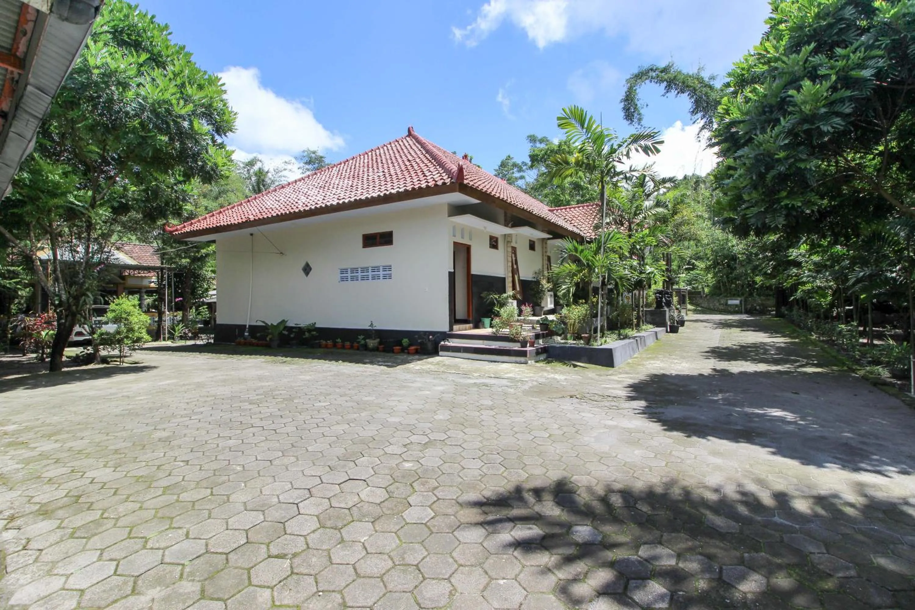 Property building in RedDoorz near Museum Gunung Merapi