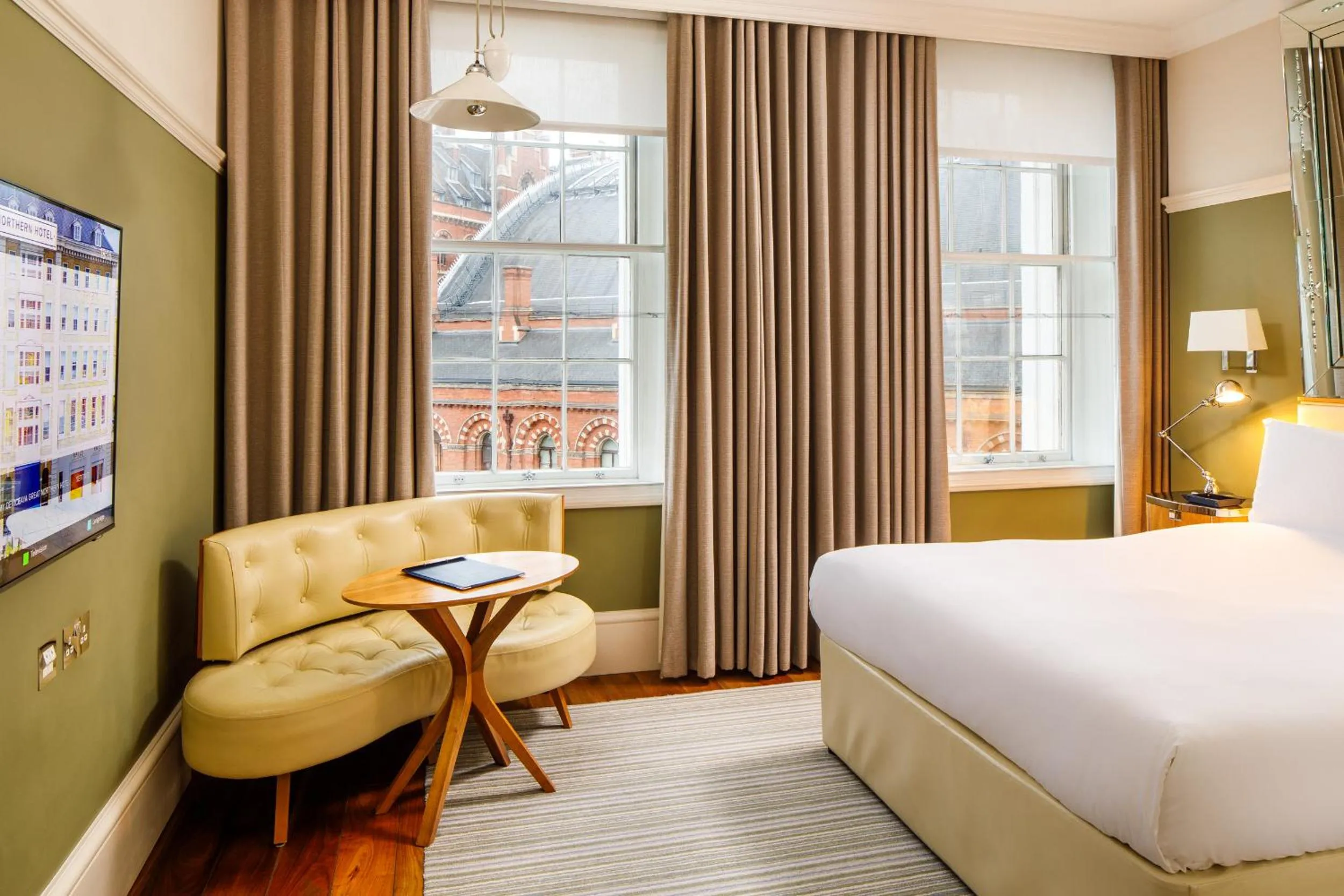 Bed in Kaya Great Northern Hotel, London