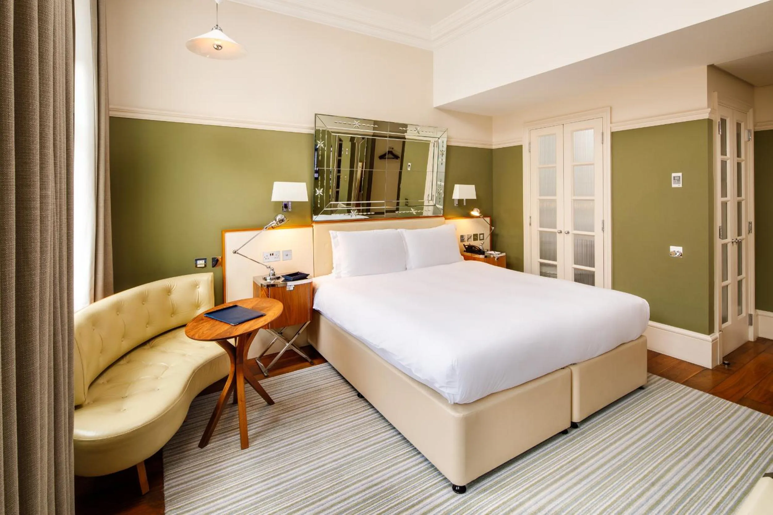 Bed in Kaya Great Northern Hotel, London