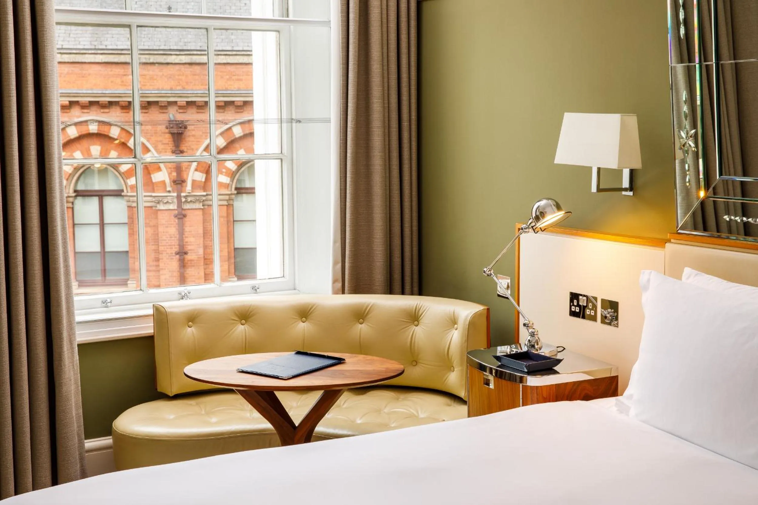 Bedroom, Bed in Kaya Great Northern Hotel, London