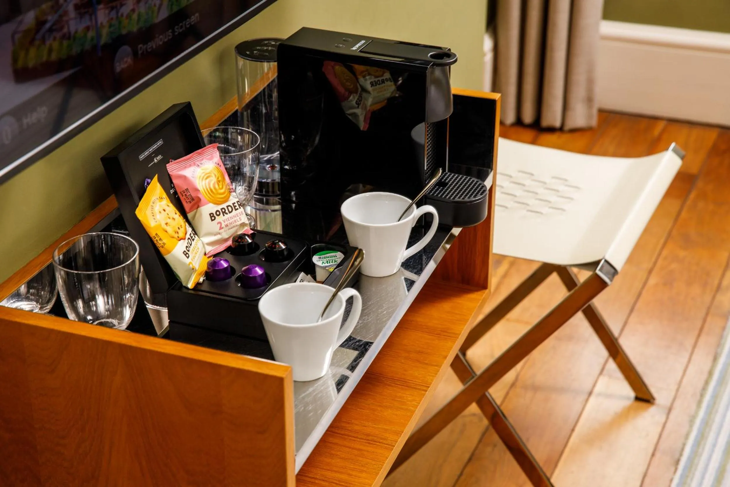 Coffee/tea facilities in Kaya Great Northern Hotel, London