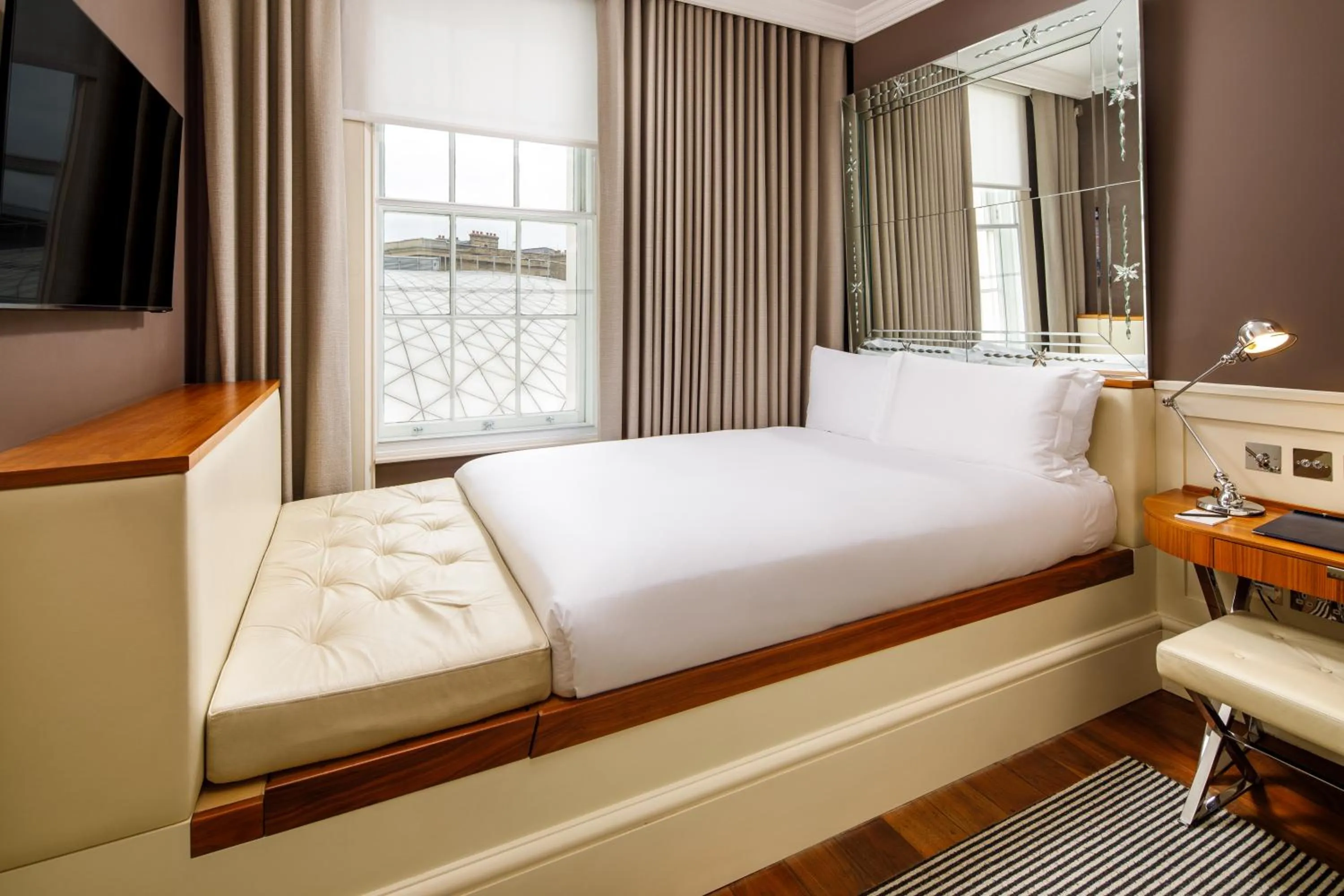 Bed in Kaya Great Northern Hotel, London