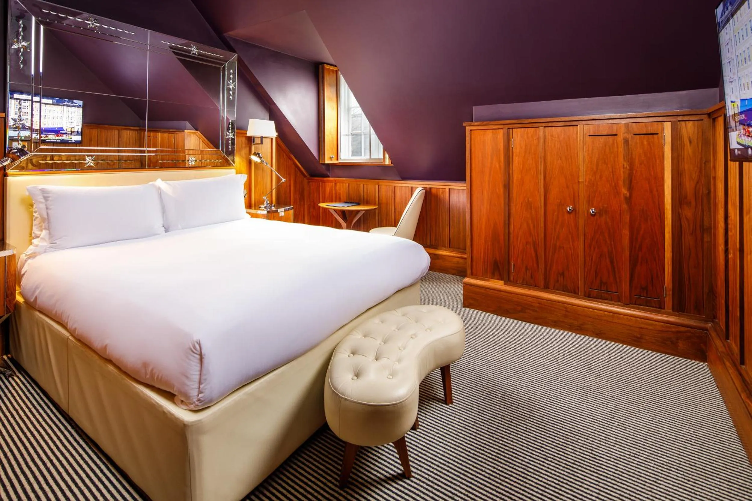 Bed in Kaya Great Northern Hotel, London