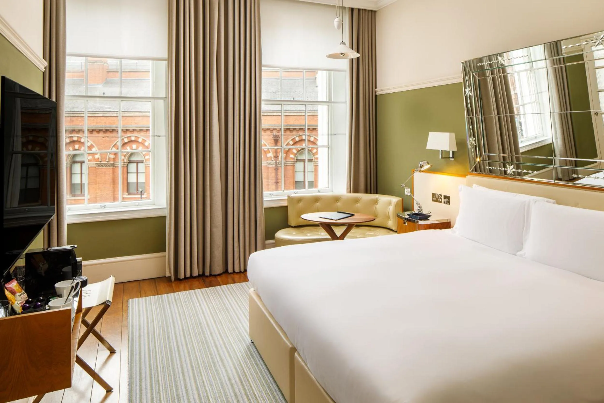 Bed in Kaya Great Northern Hotel, London