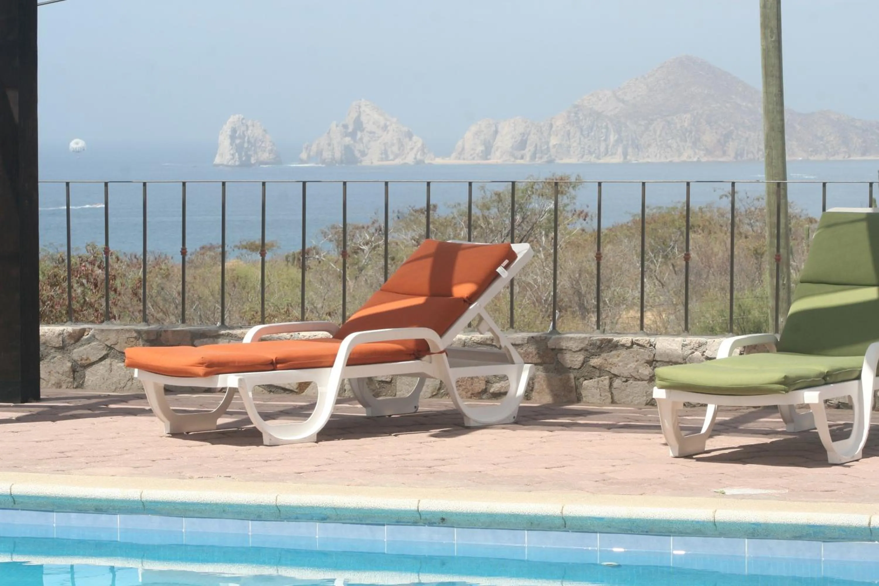 Swimming pool in Sunrock Hotel & Suites