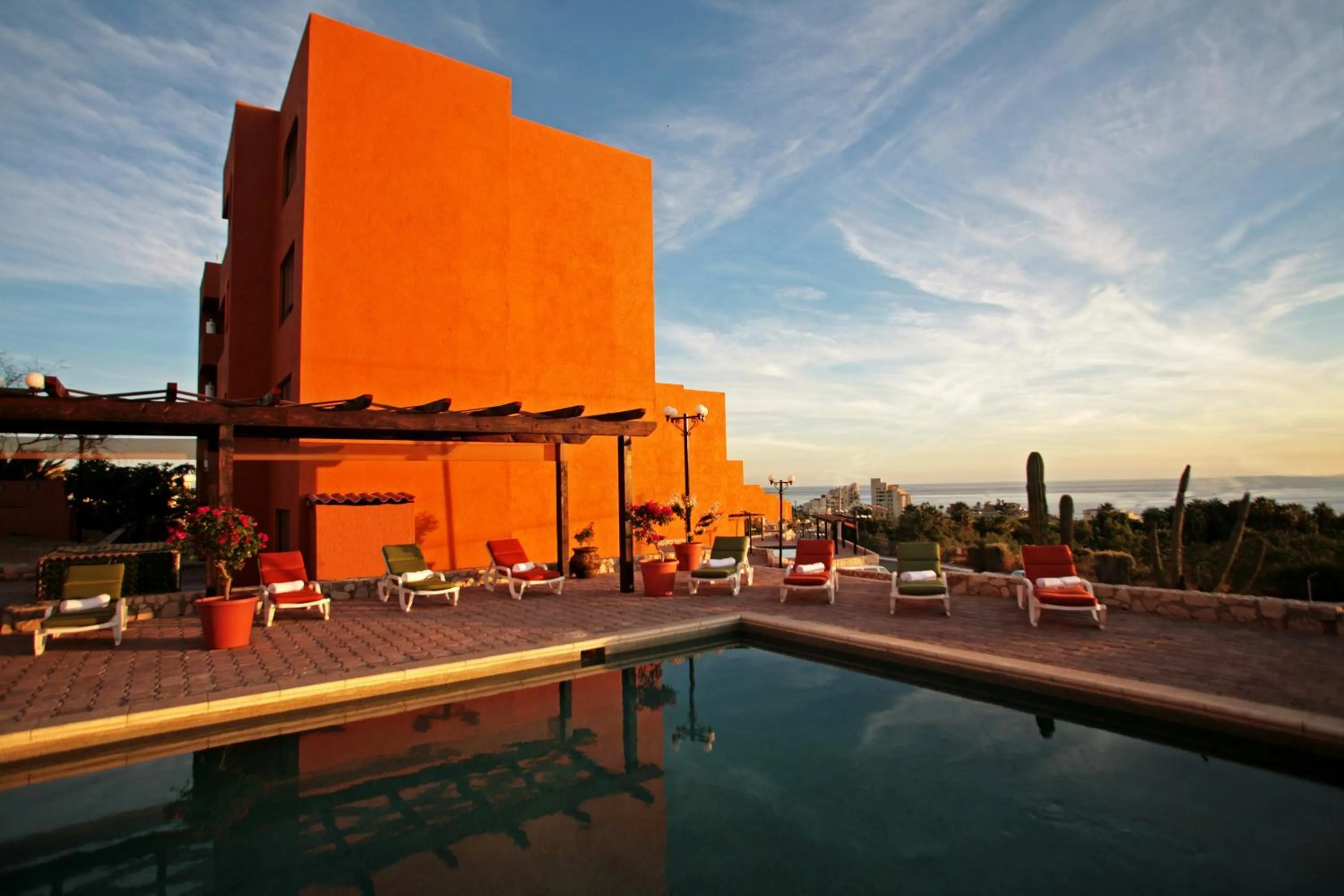 Swimming pool in Sunrock Hotel & Suites