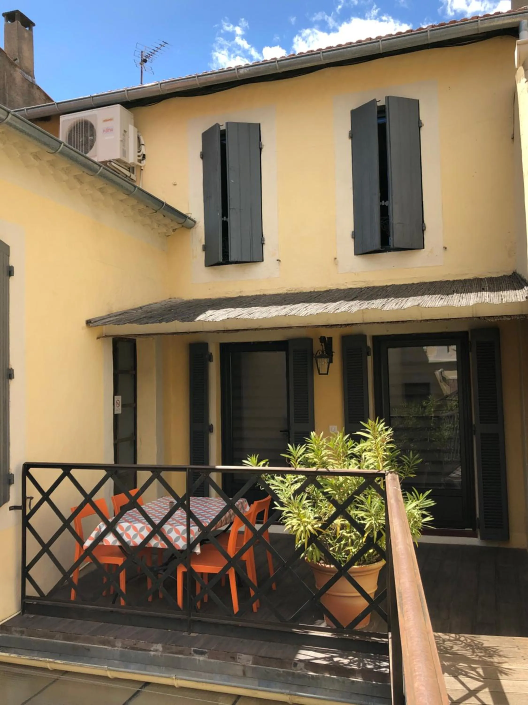 Property building in Le Sommeil des Fées