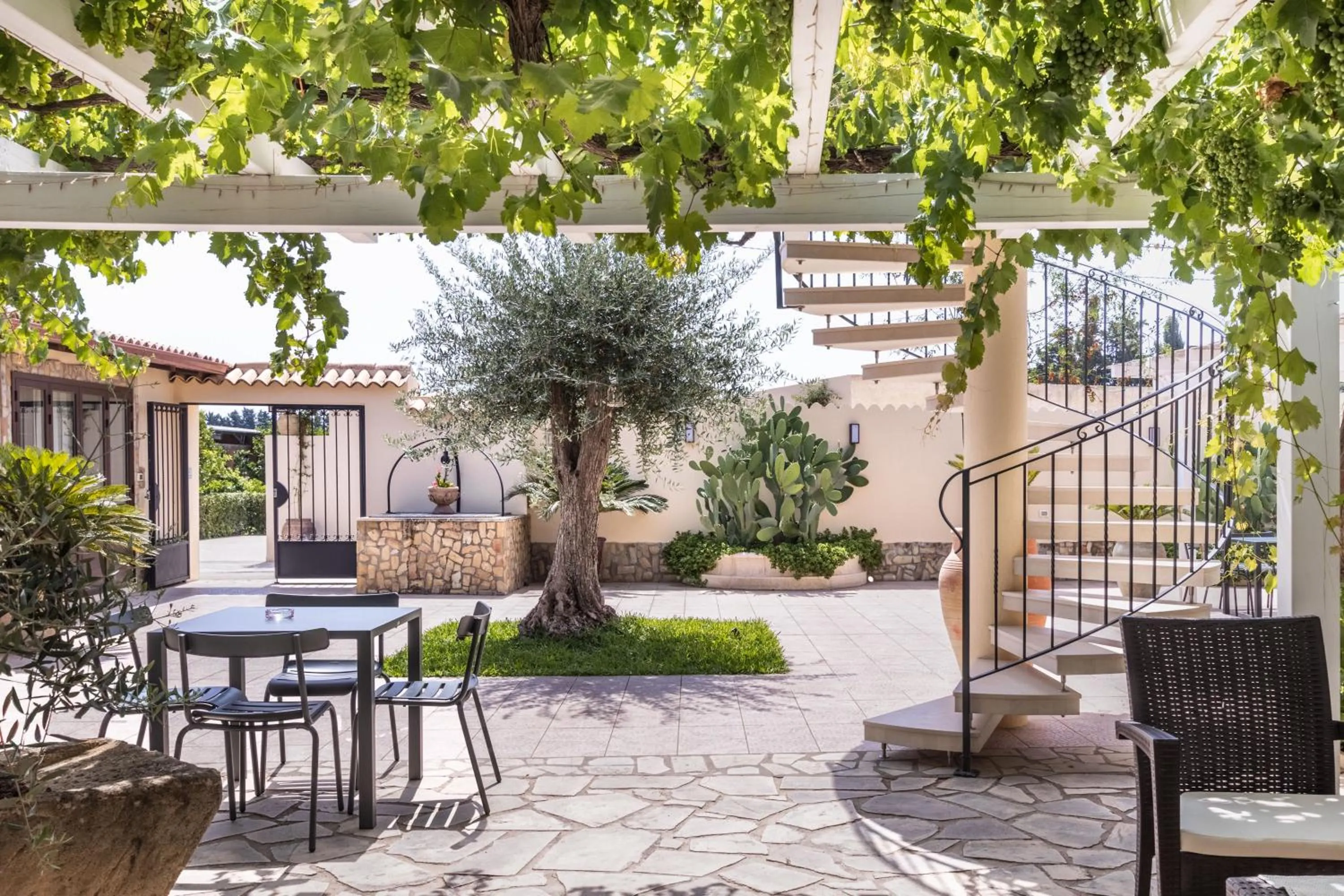 Inner courtyard view in Villa Felicia