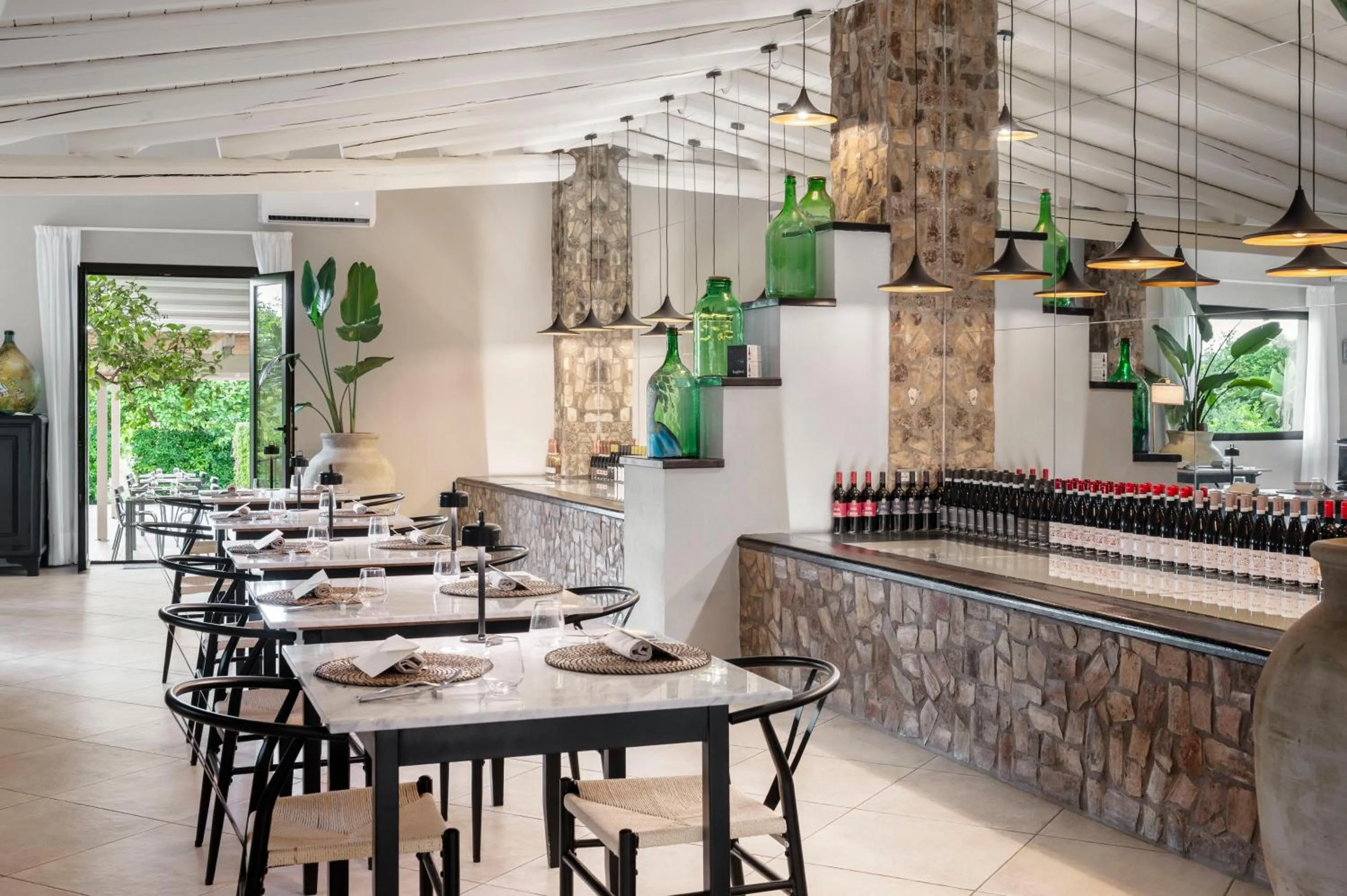 Restaurant/places to eat in Villa Felicia