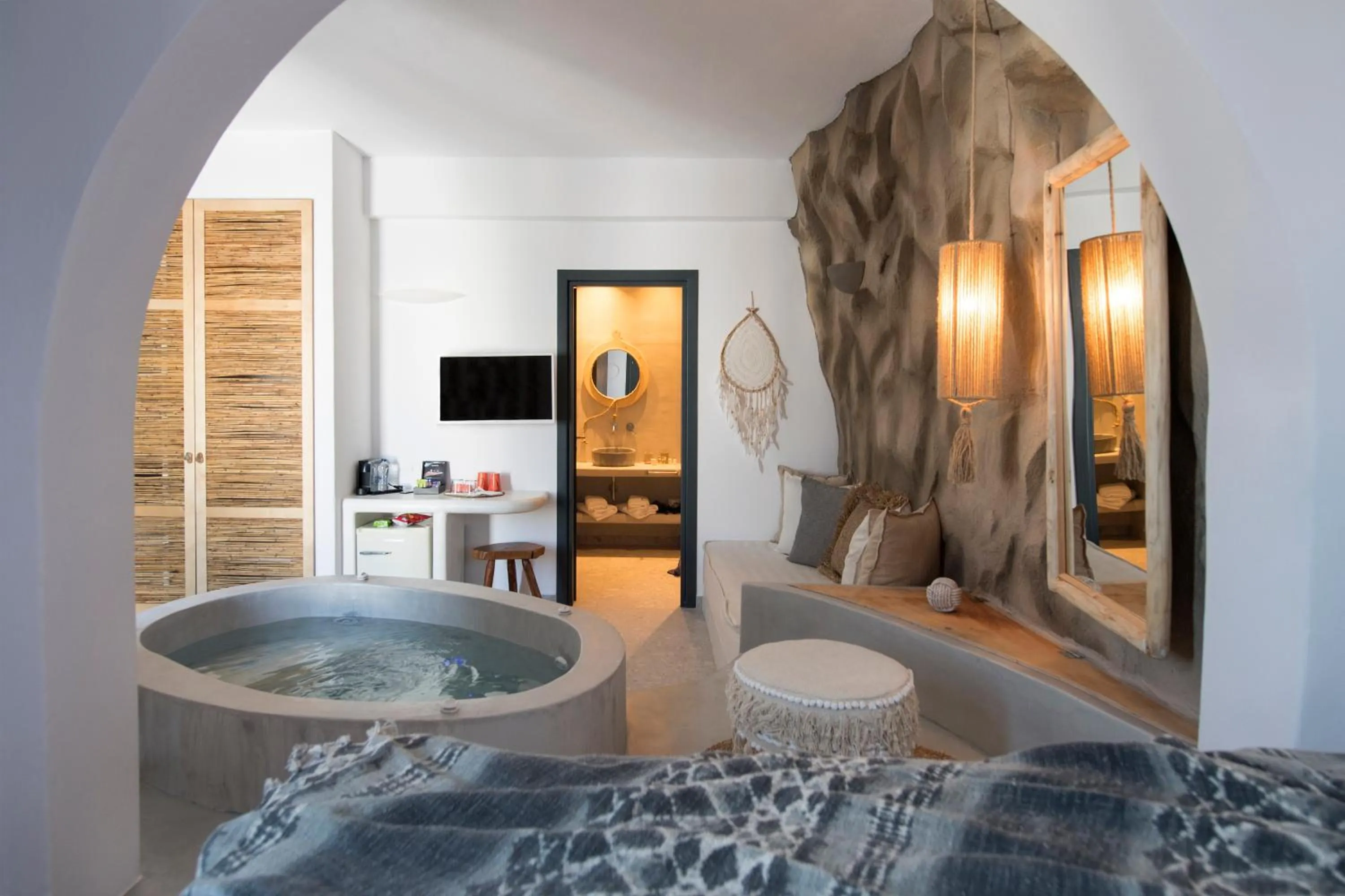 Photo of the whole room, Bed in Sandaya Luxury Suites