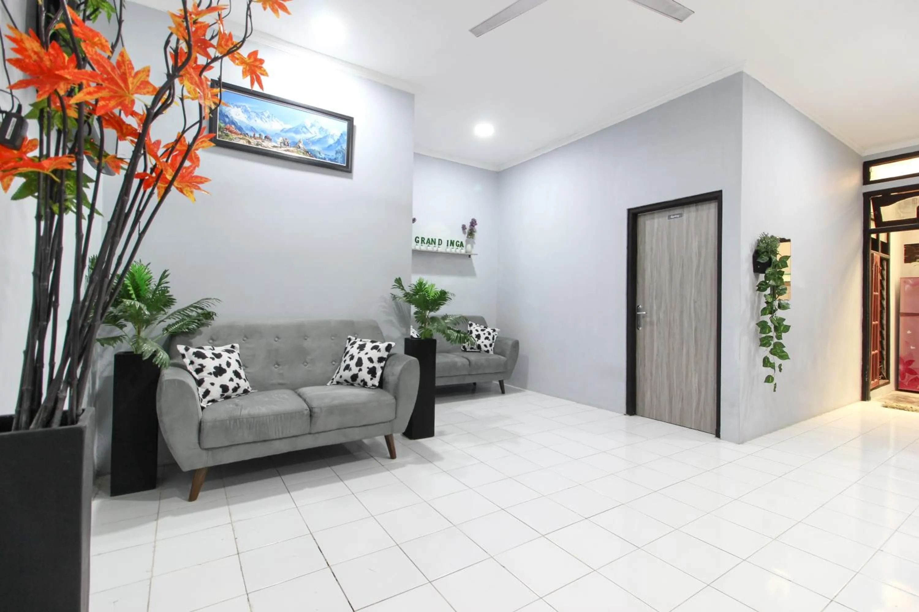 Seating area in RedDoorz near Graha Saba UGM