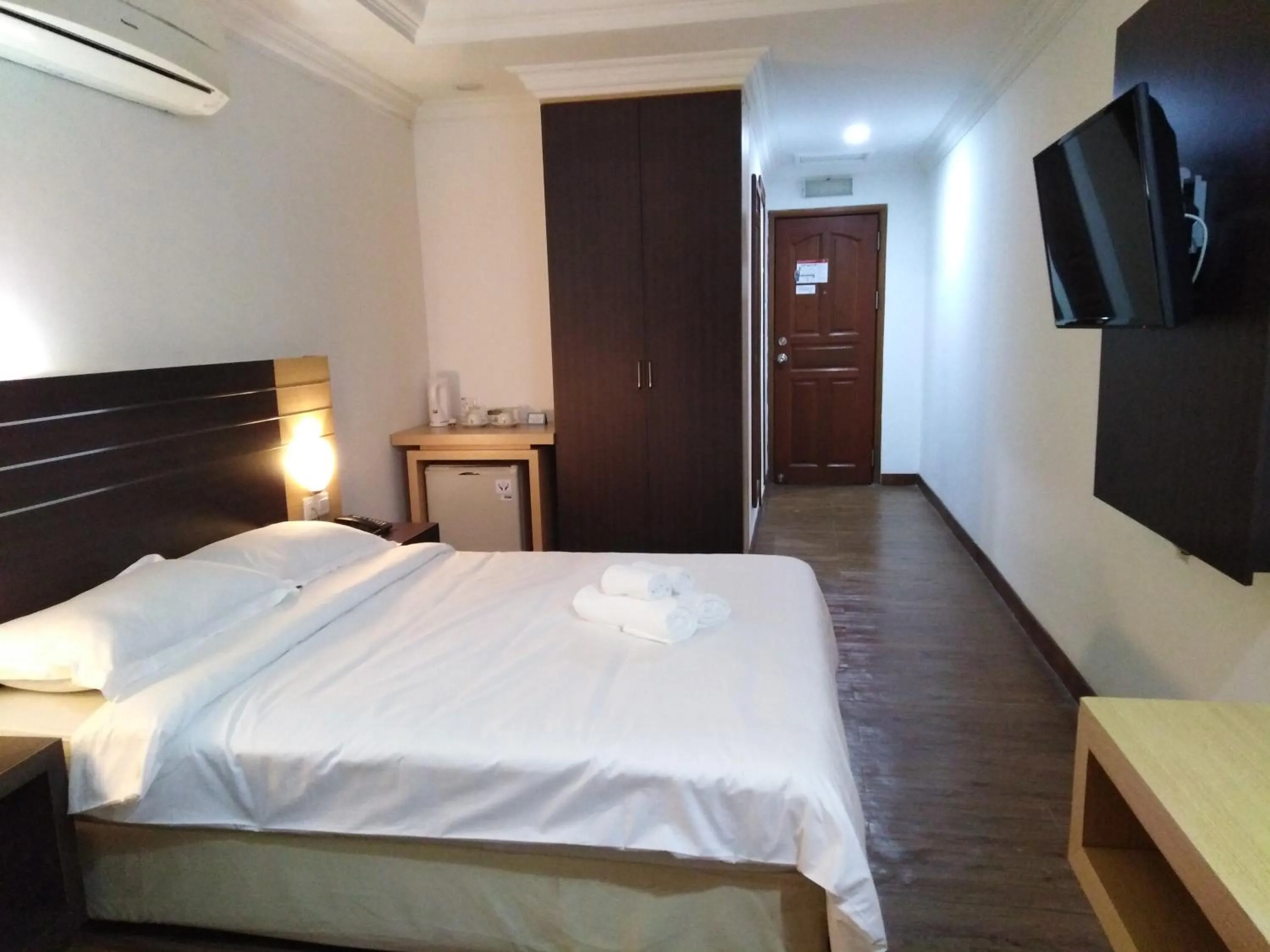 Photo of the whole room, Bed in Sara Hotel