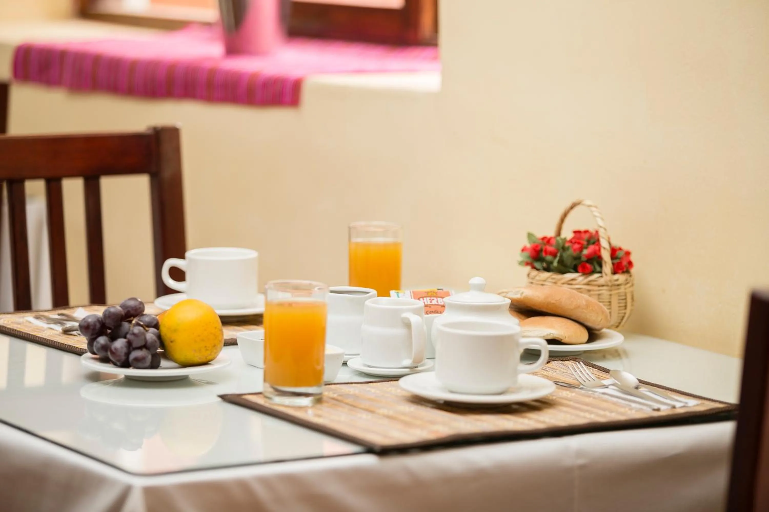 Food and drinks in Yucay Plaza Inn