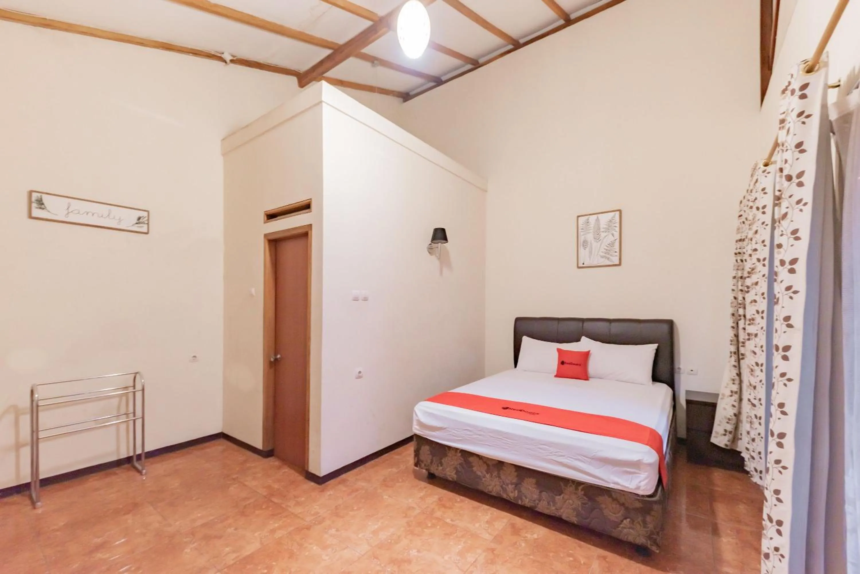 Bedroom in RedDoorz near Cikole Lembang