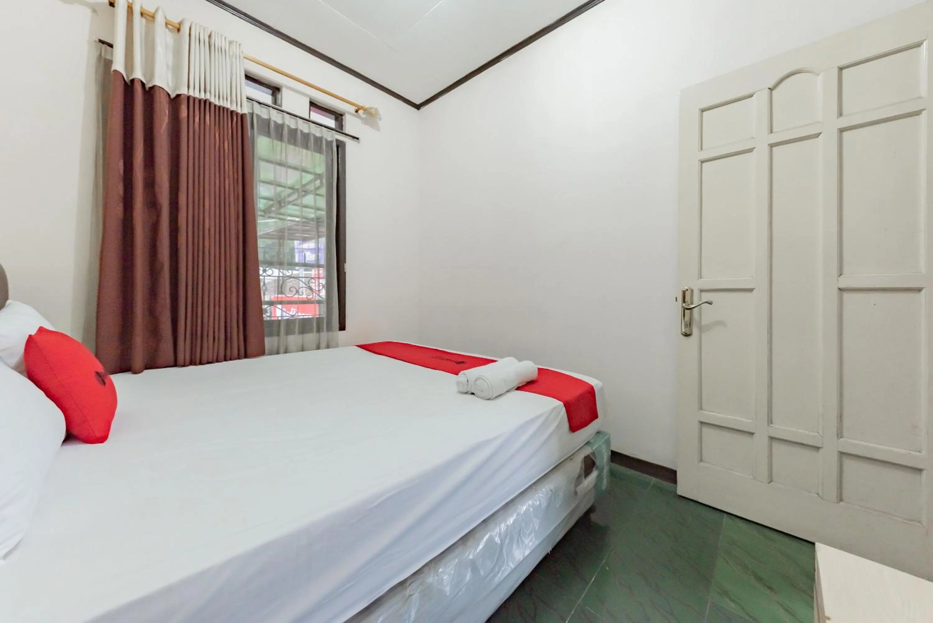 Bedroom in RedDoorz near Cikole Lembang