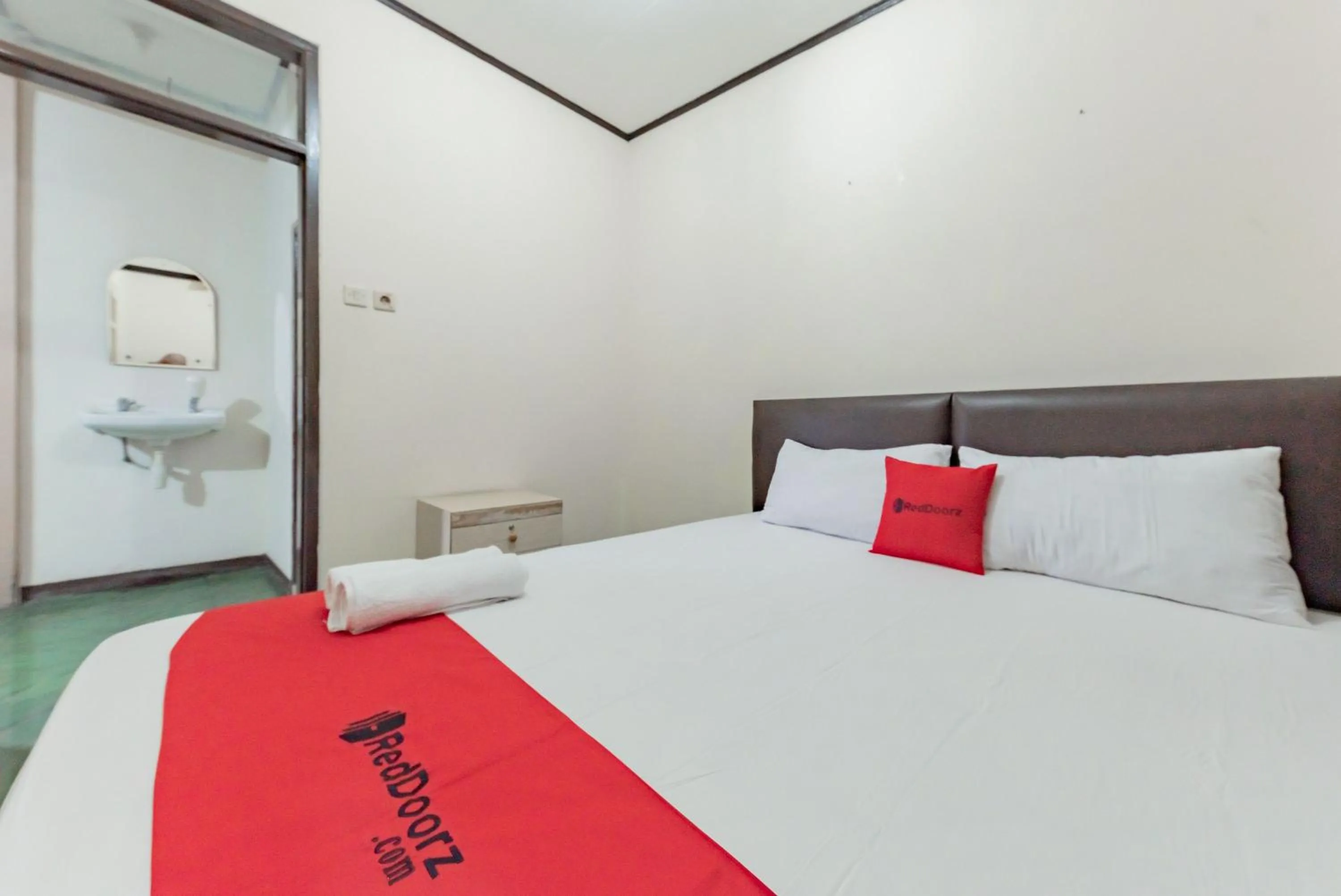 Bedroom in RedDoorz near Cikole Lembang