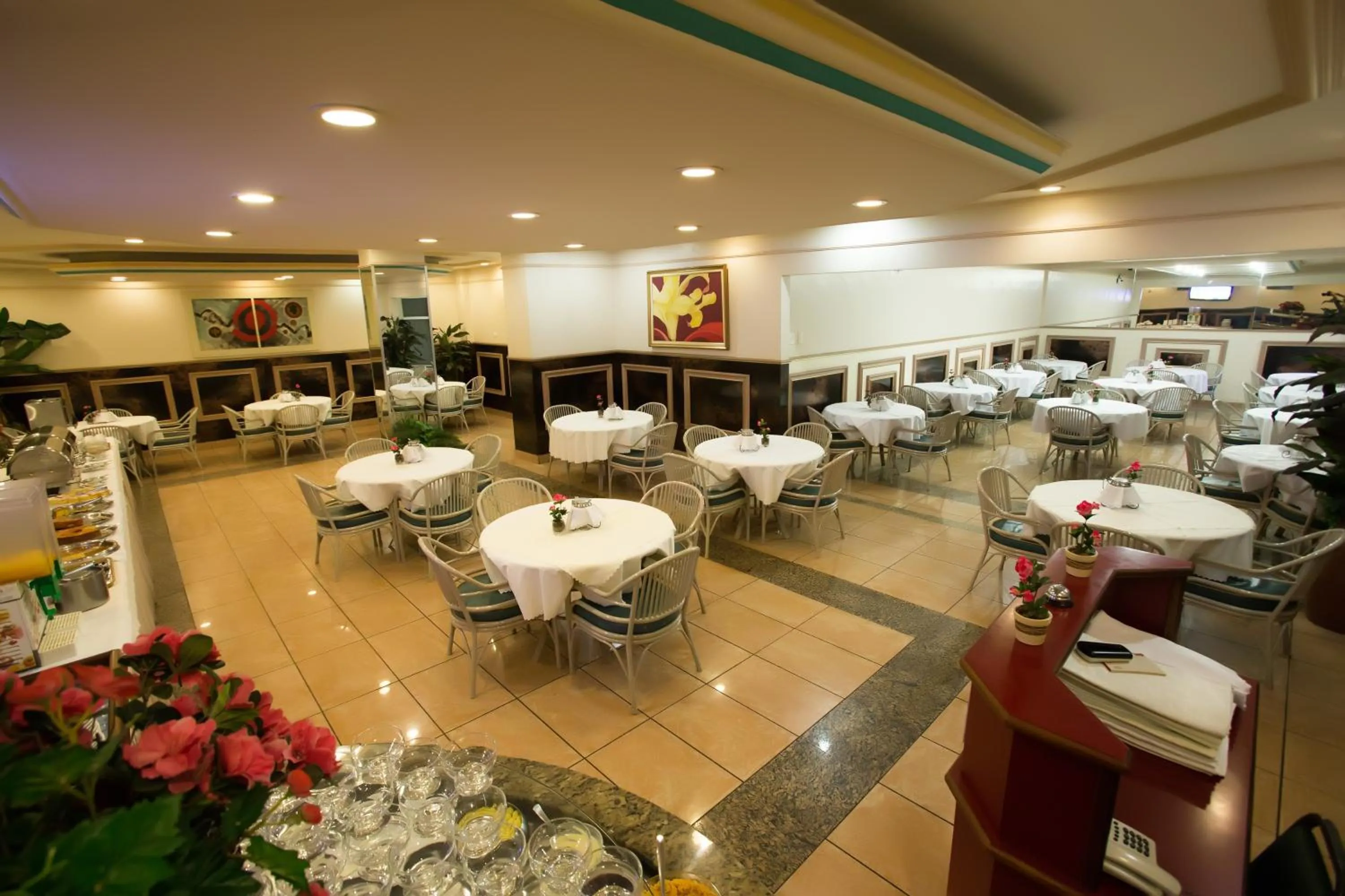 Restaurant/places to eat in Prince Hotel