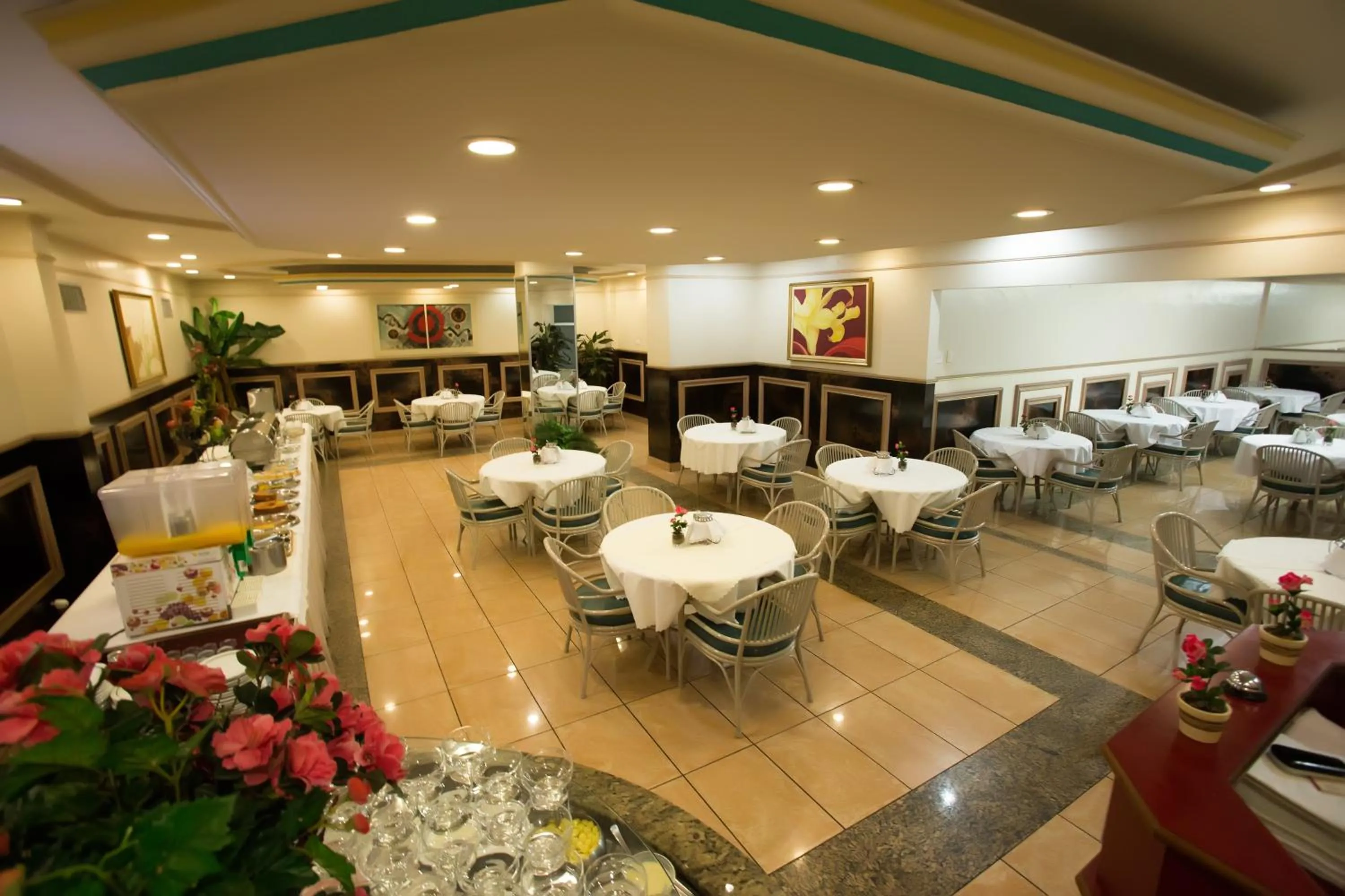 Restaurant/places to eat in Prince Hotel