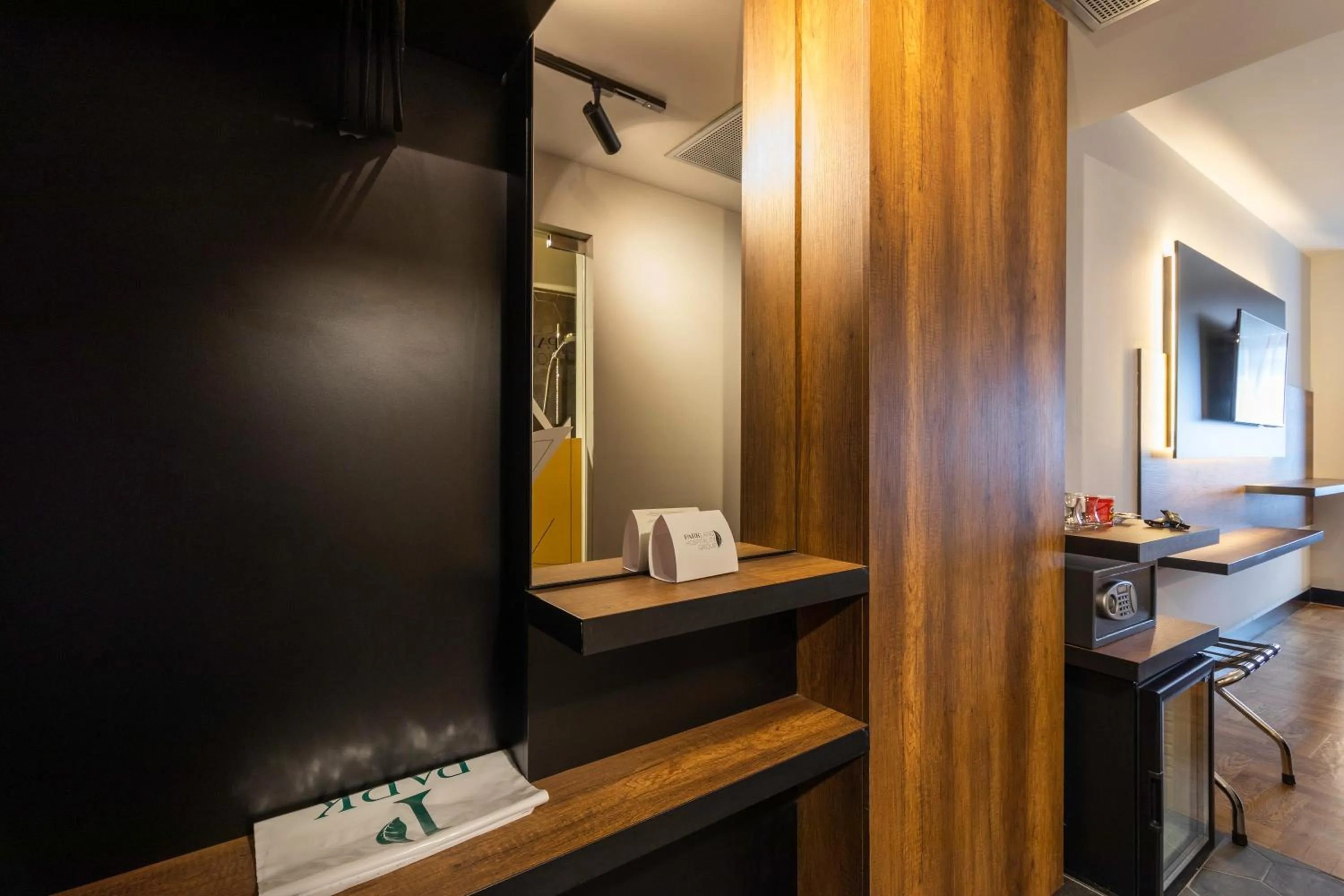 minibar in Next Door Park