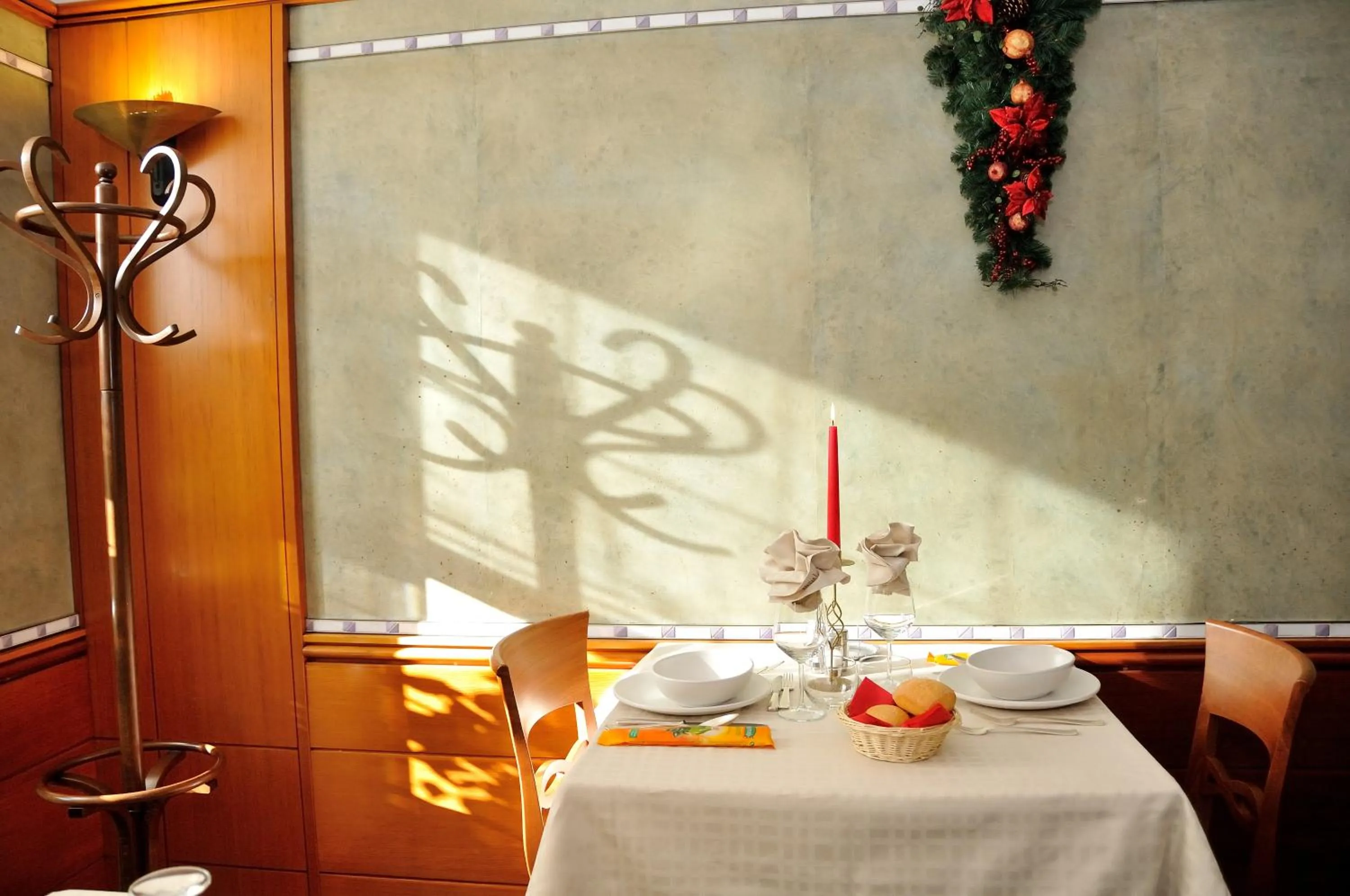 Restaurant/places to eat in Hotel Centrale