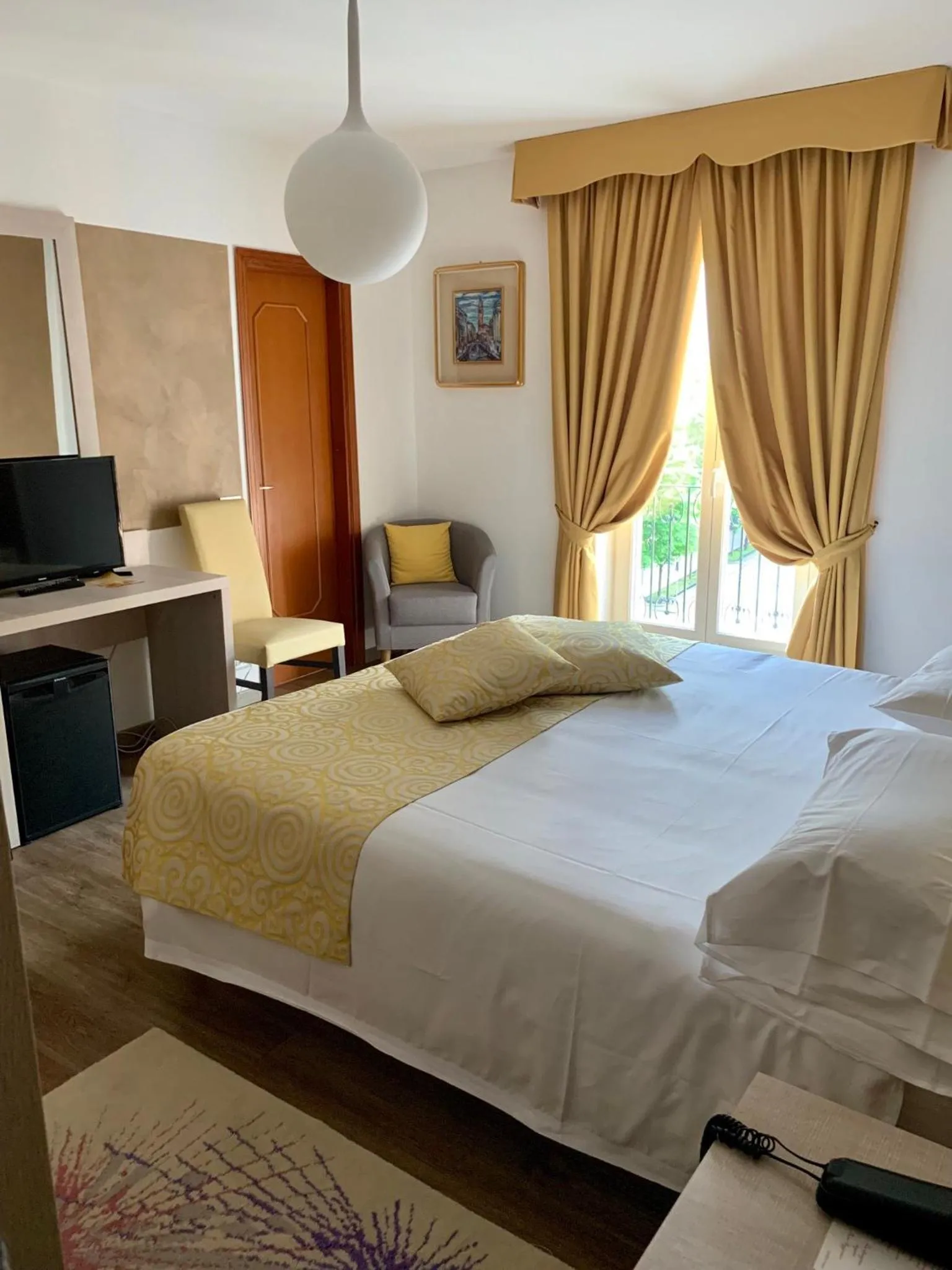 Bedroom, Bed in Hotel Centrale