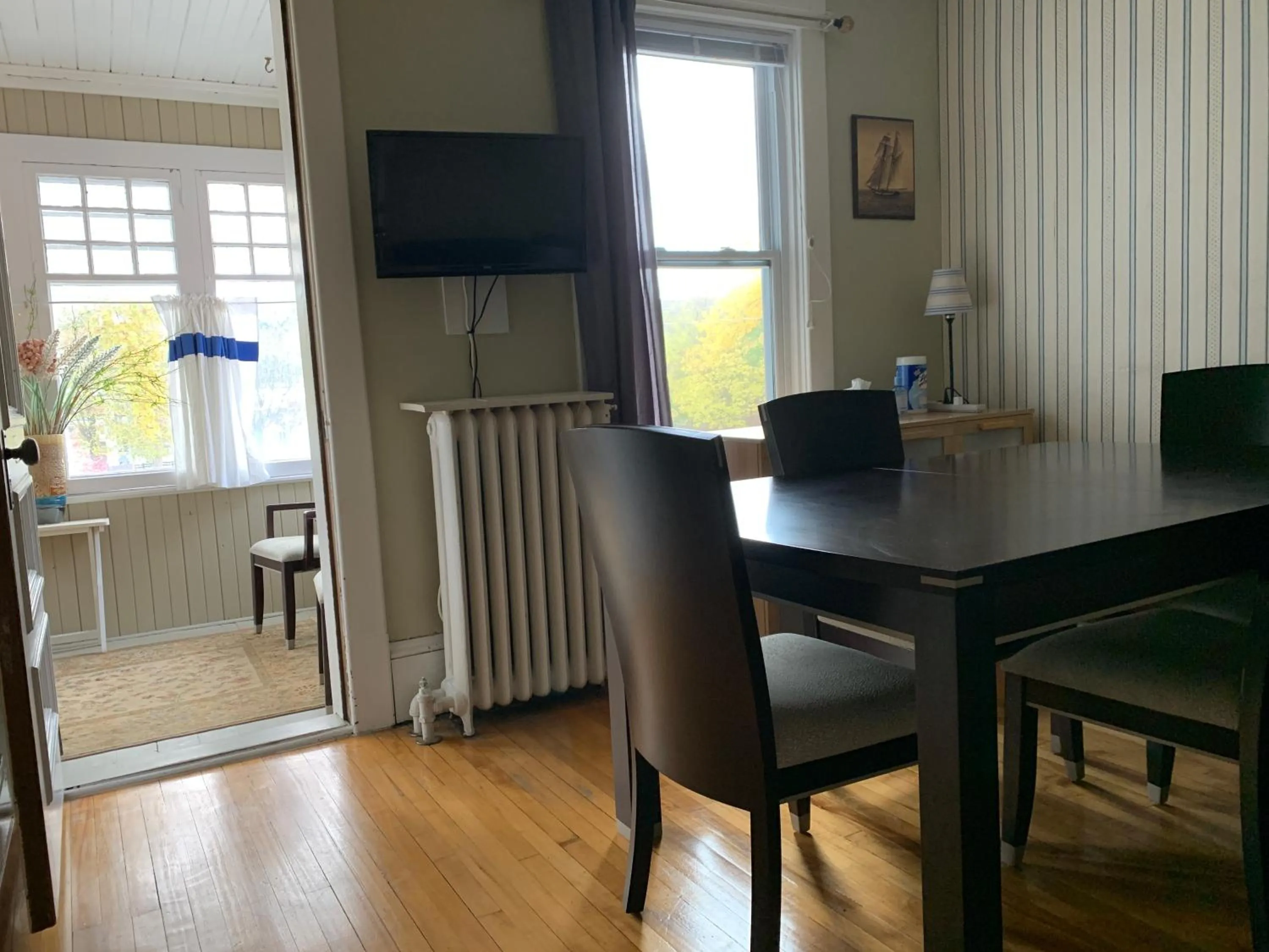 Seating area in Rideau Inn