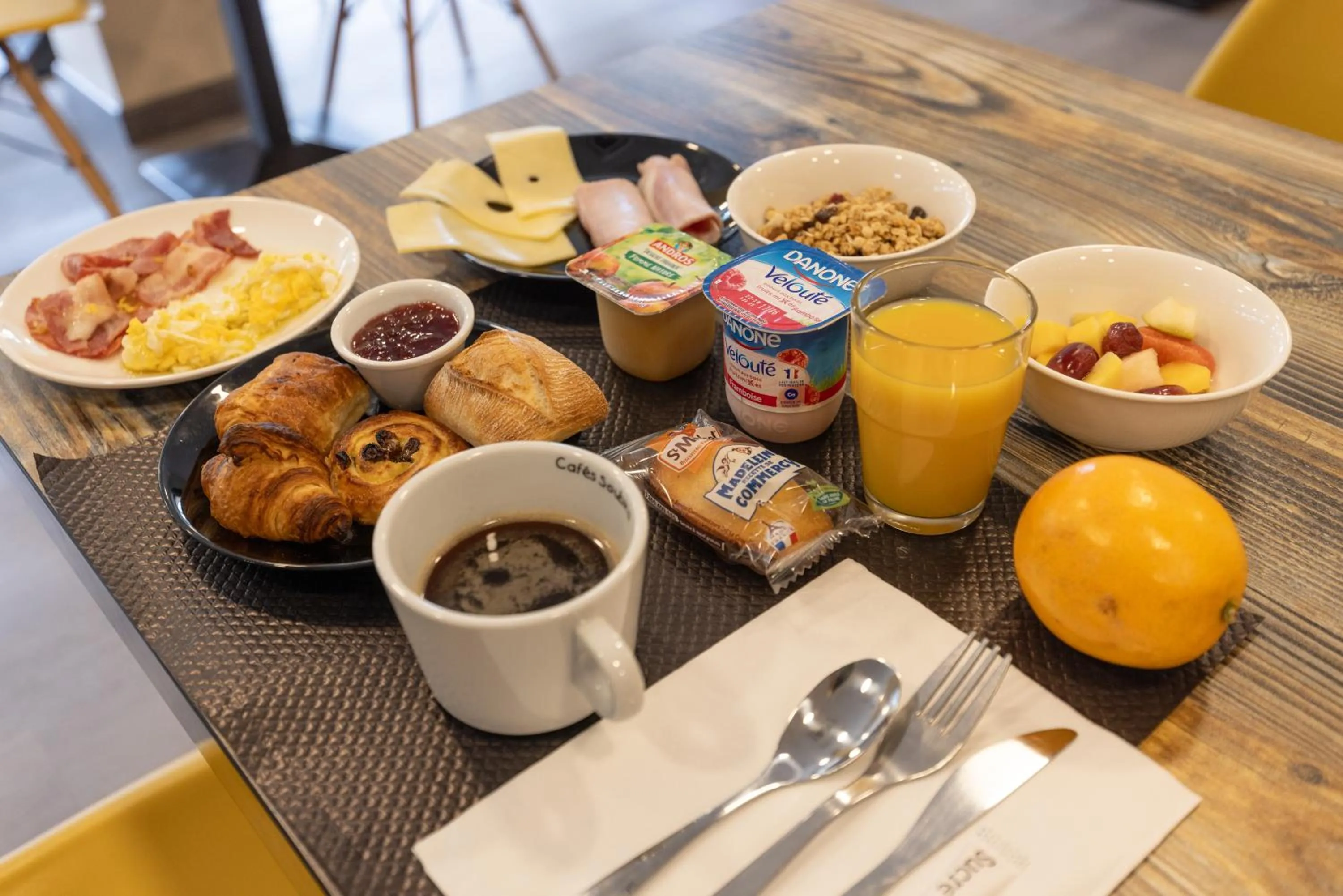 Breakfast in Hôtel Paris Madrid