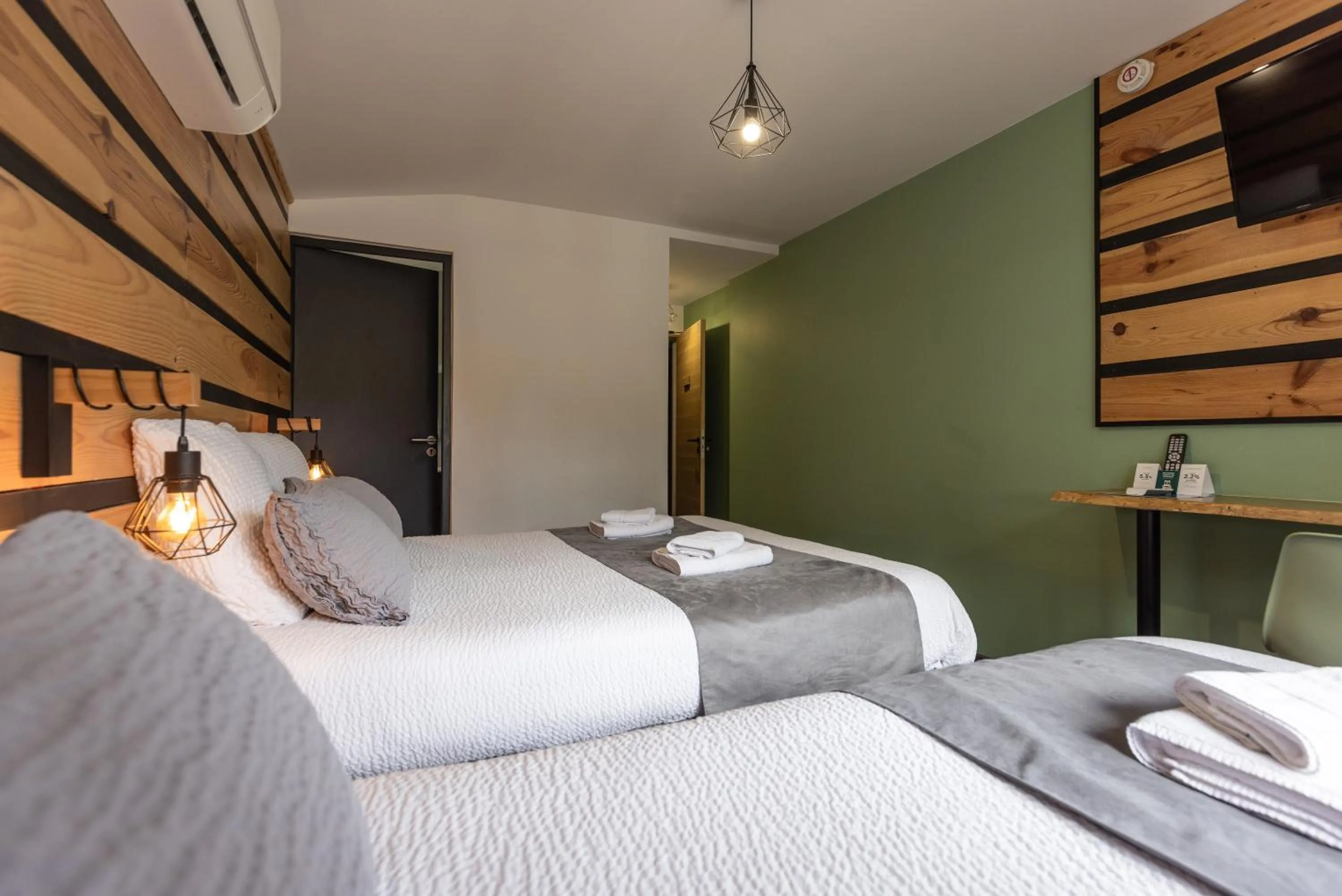 Photo of the whole room, Bed in Hôtel Paris Madrid