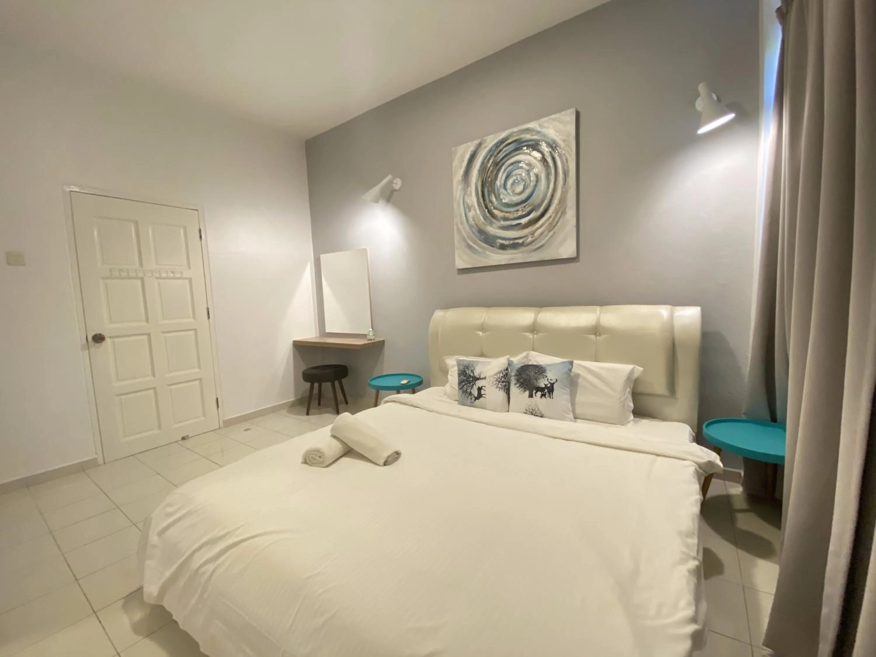 Photo of the whole room, Bed in Arcadia Penang by Plush