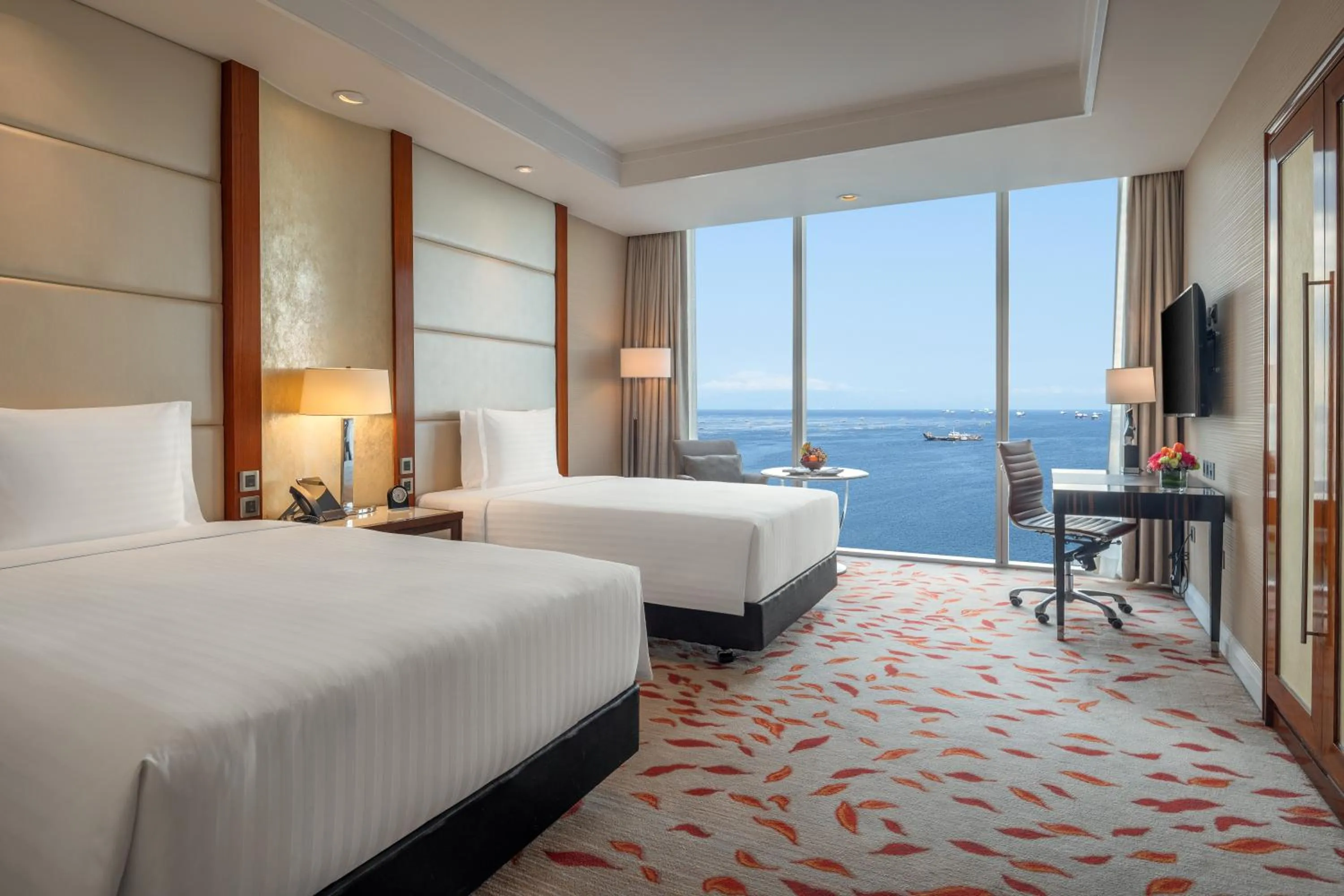 View (from property/room), Bed in Solaire Resort Entertainment City