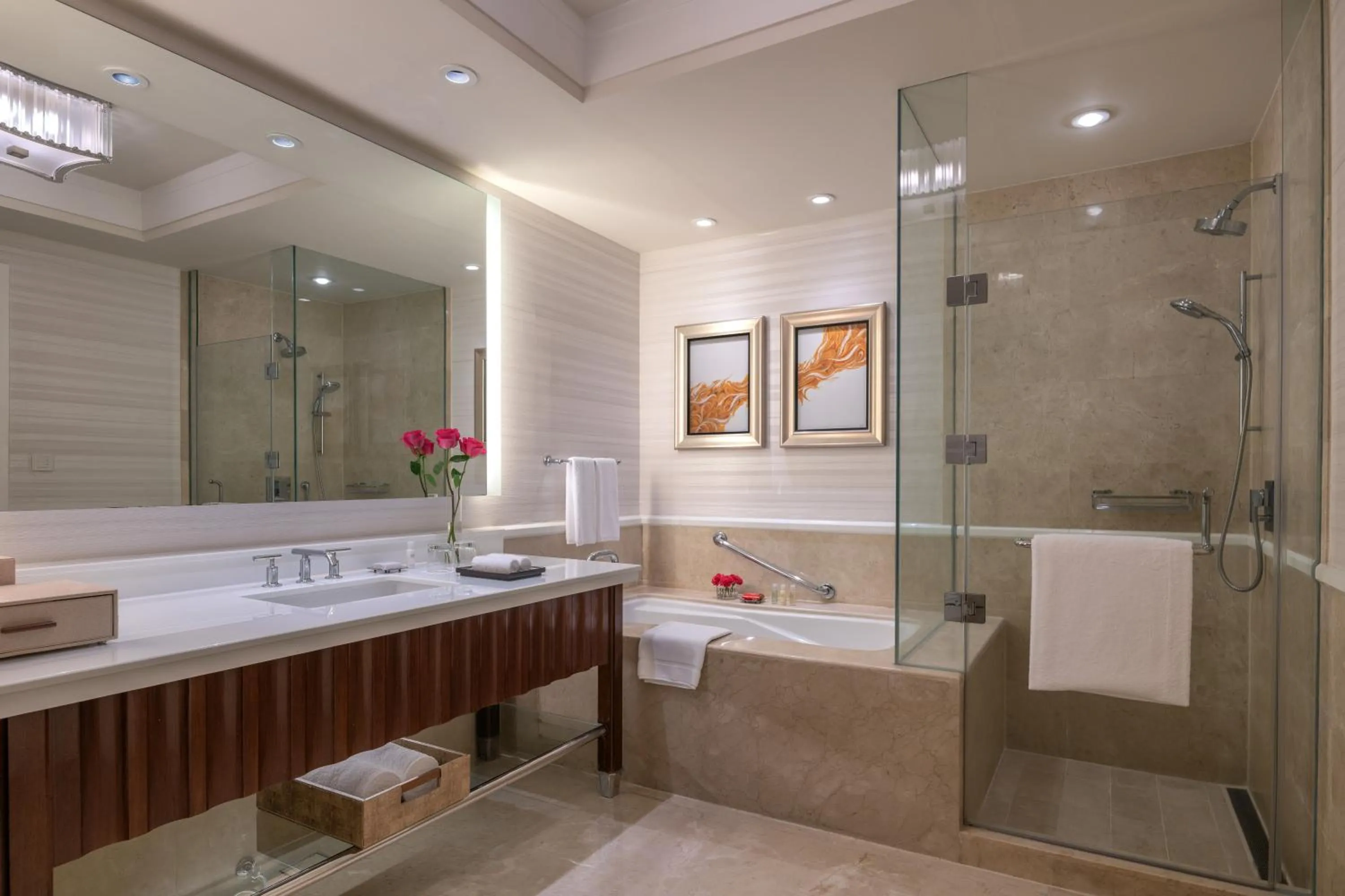 Shower in Solaire Resort Entertainment City