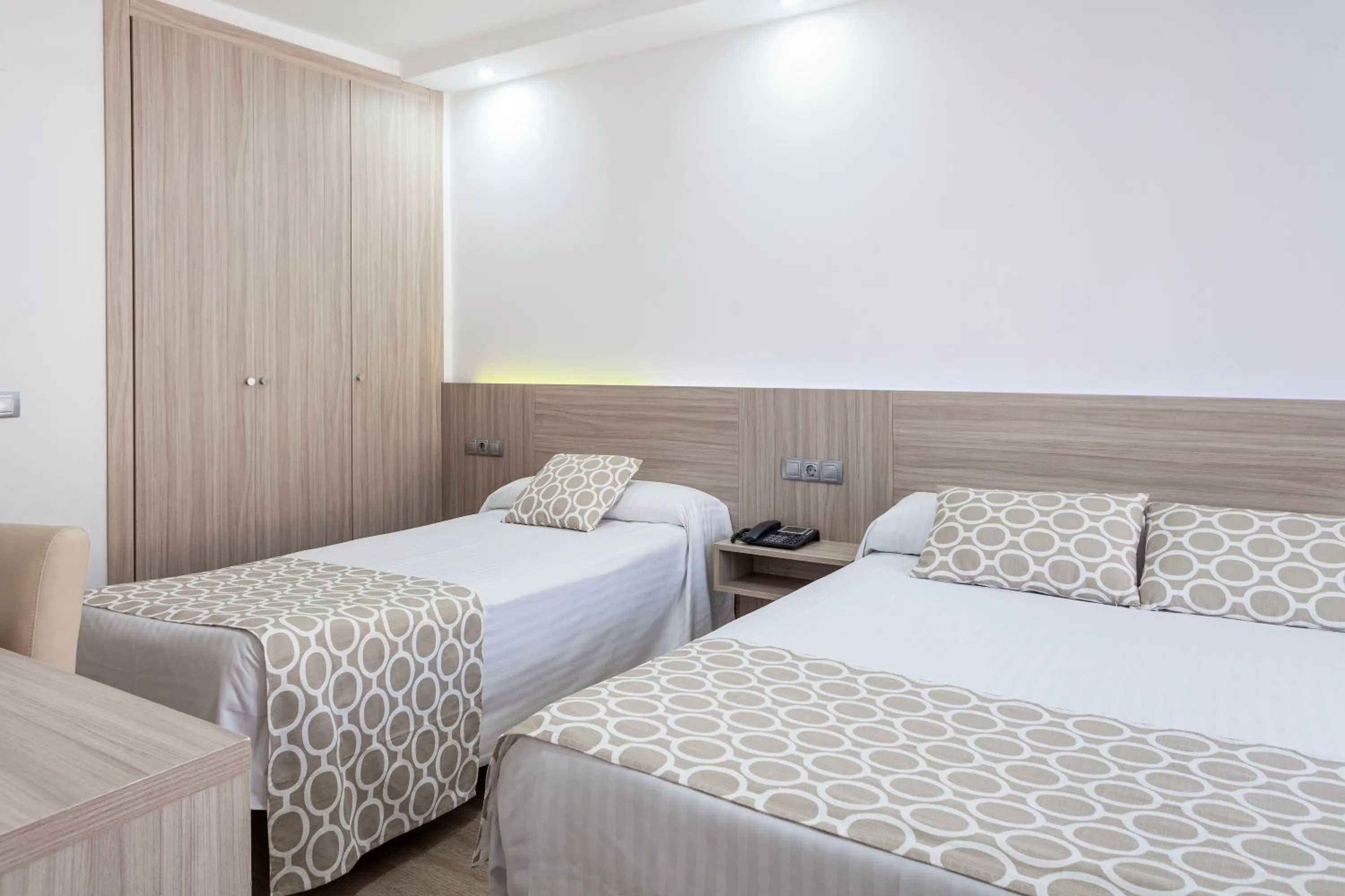 Photo of the whole room, Bed in Hotel Olympia Ronda II