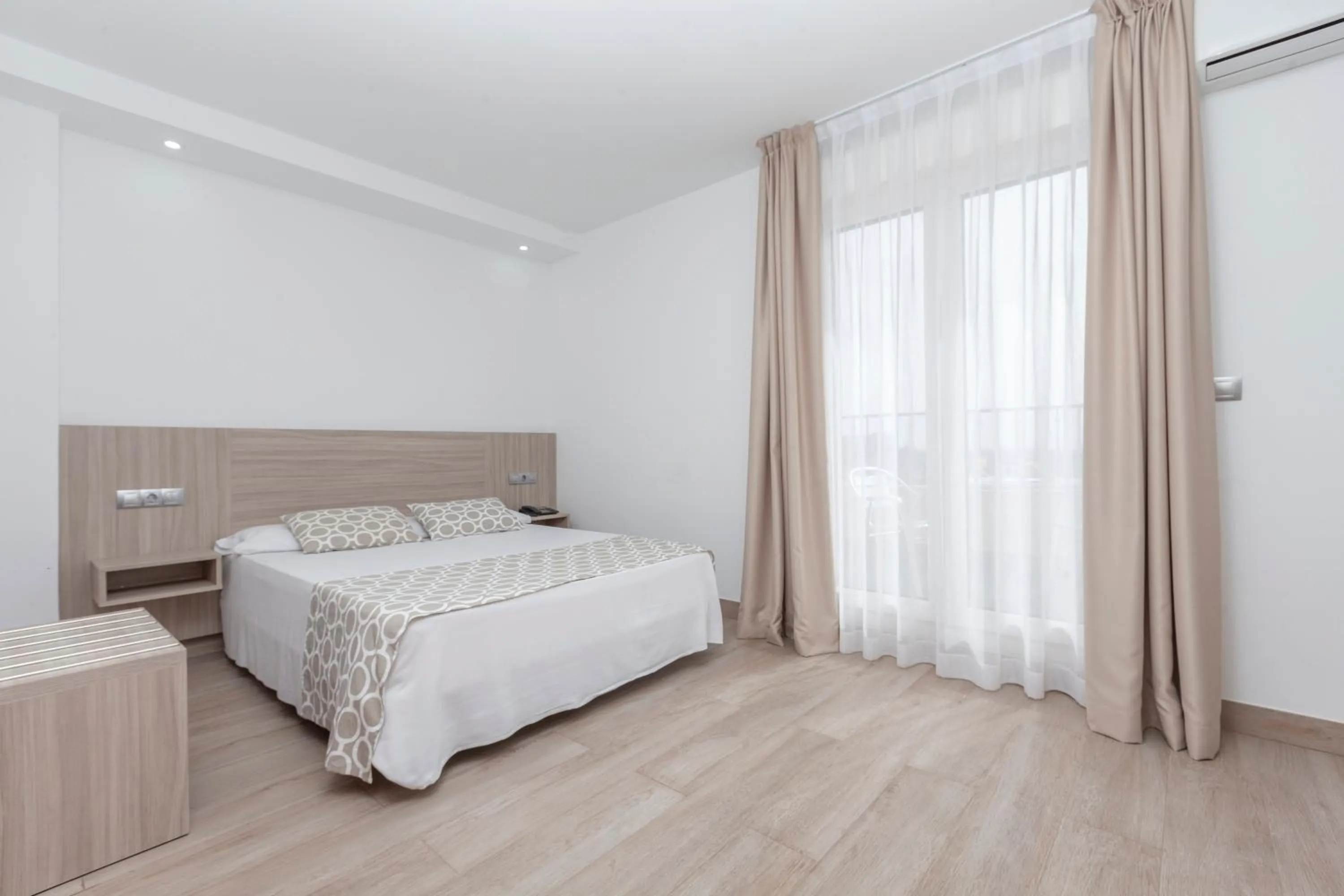 Photo of the whole room, Bed in Hotel Olympia Ronda II