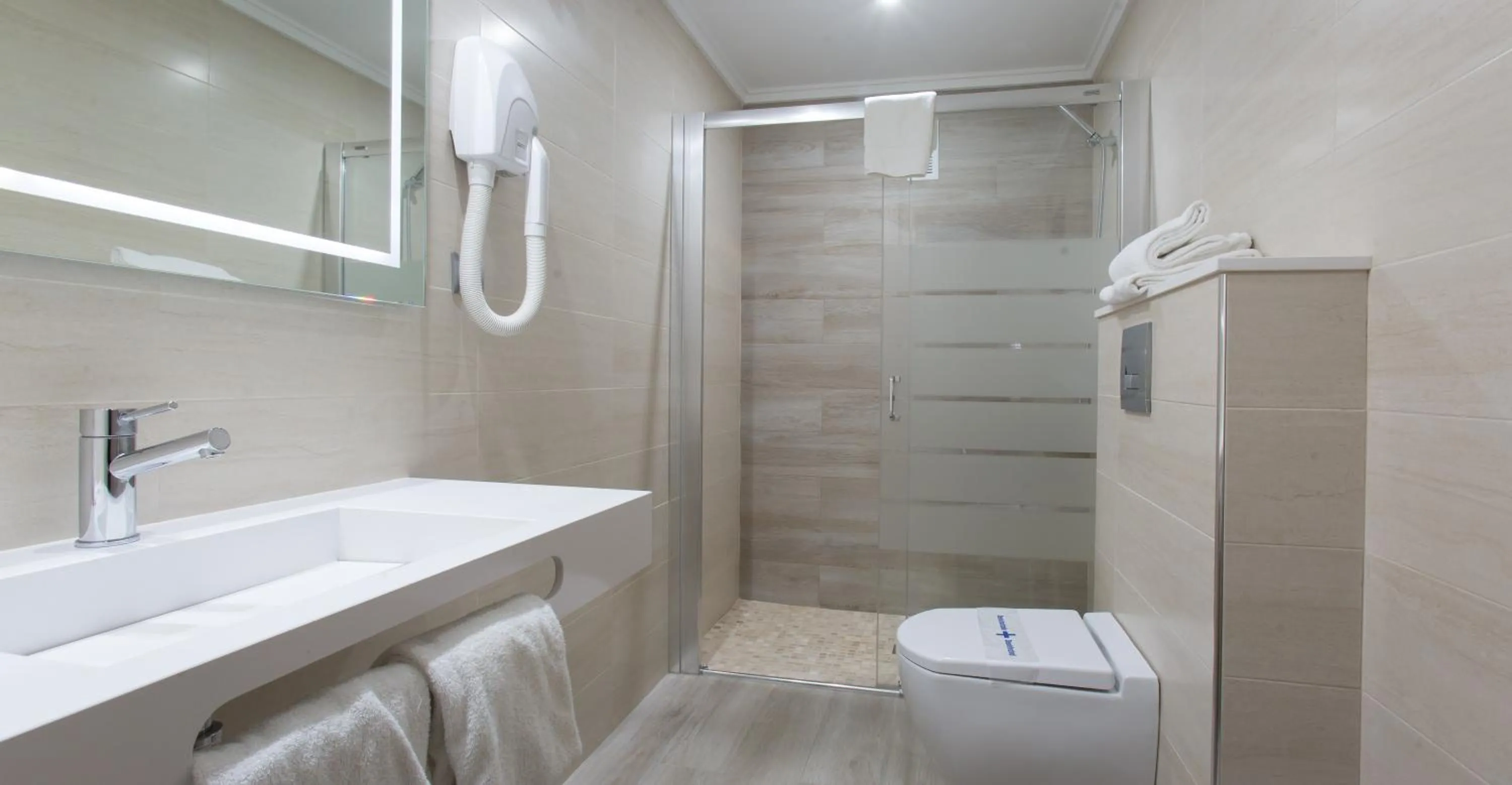 Bathroom in Hotel Olympia Ronda II