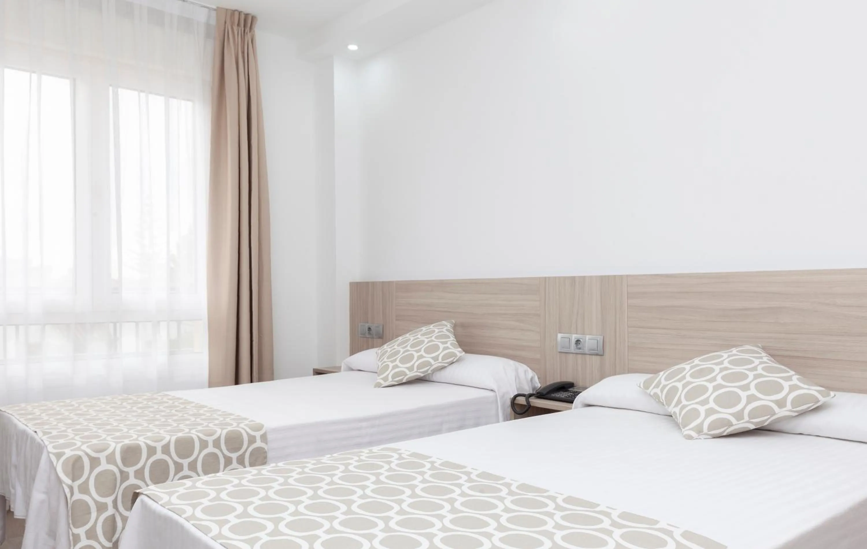 Photo of the whole room, Bed in Hotel Olympia Ronda II