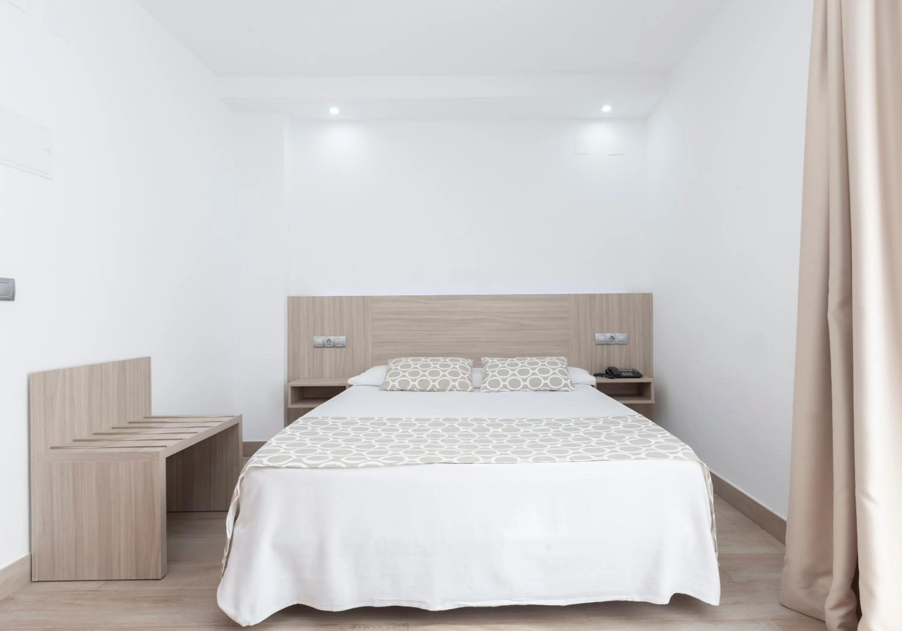 Photo of the whole room, Bed in Hotel Olympia Ronda II