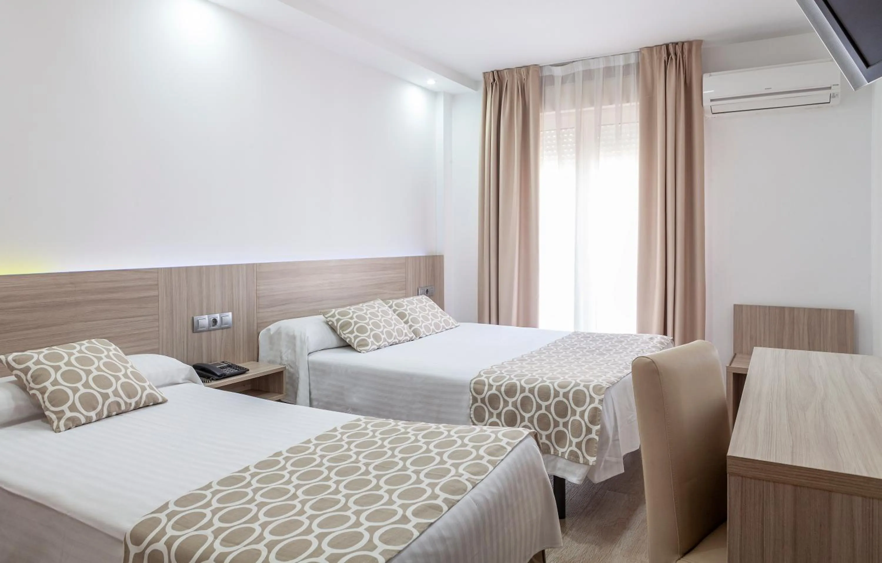 Photo of the whole room, Bed in Hotel Olympia Ronda II