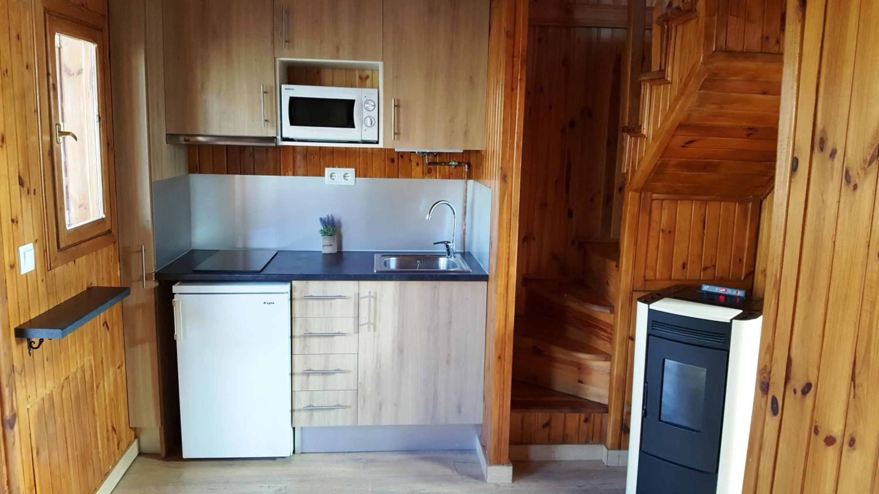 Kitchen or kitchenette in Aiguestortes Camping Resort