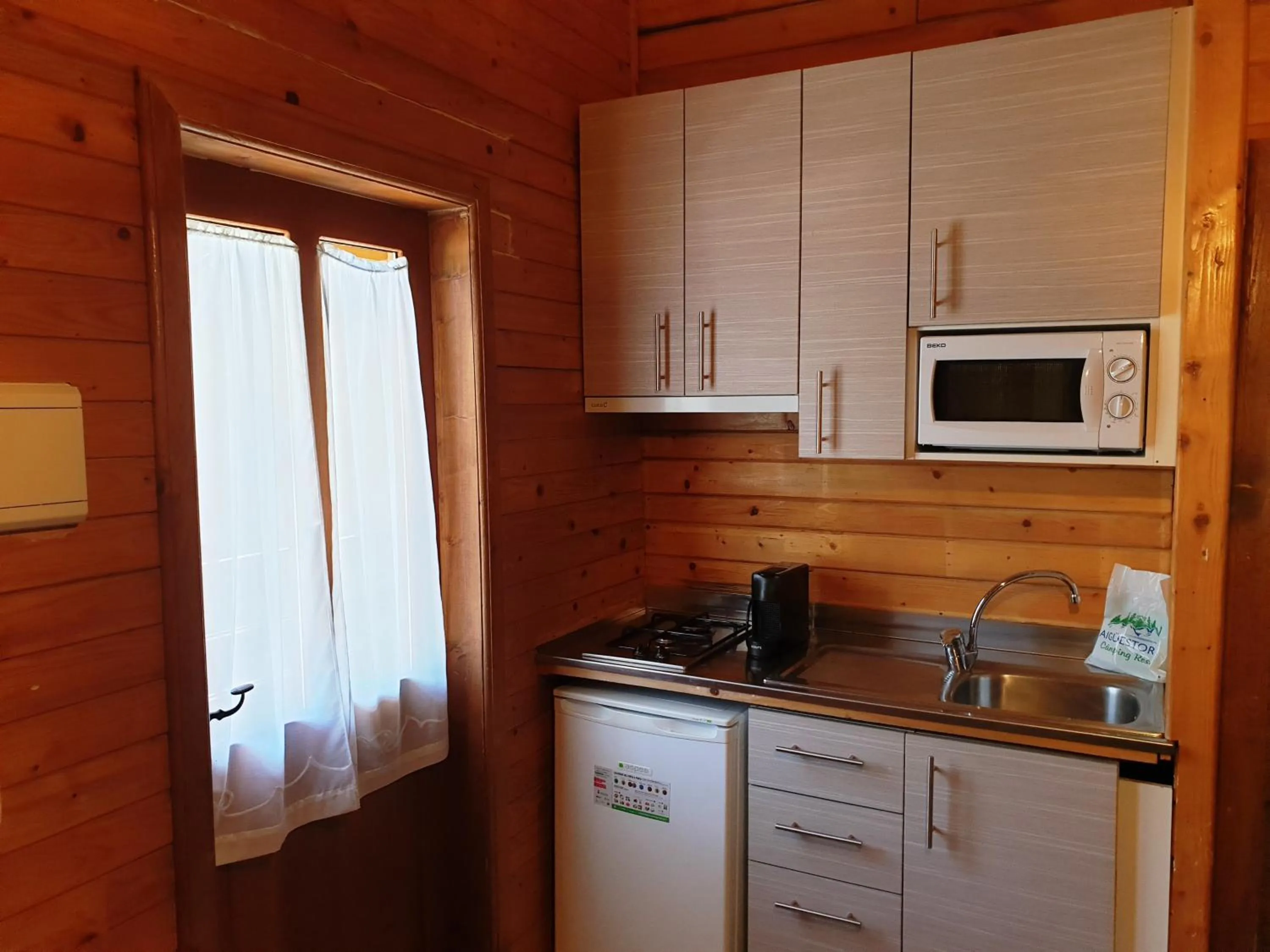 Kitchen or kitchenette in Aiguestortes Camping Resort