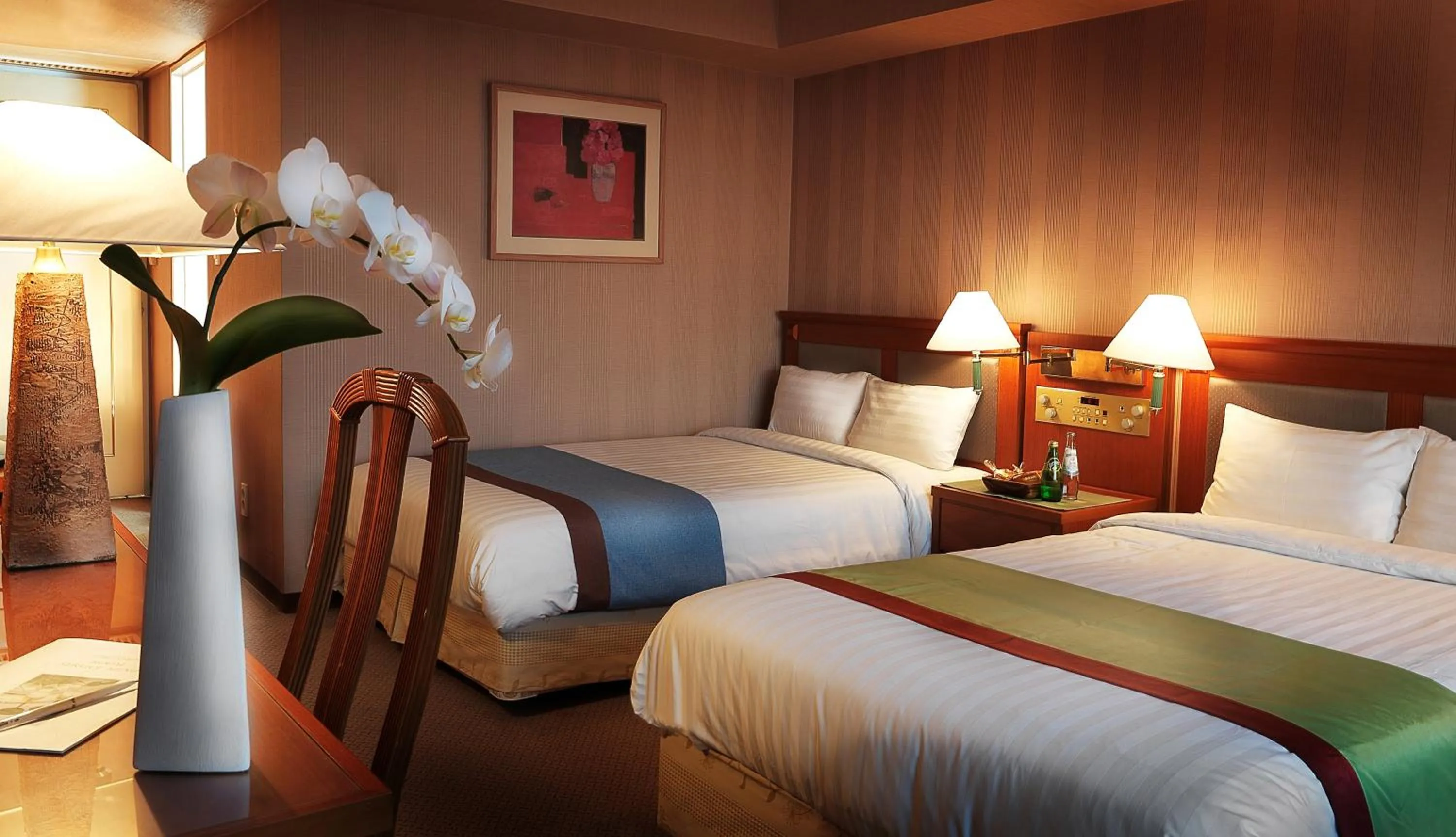 Bed in Hotel Paragon