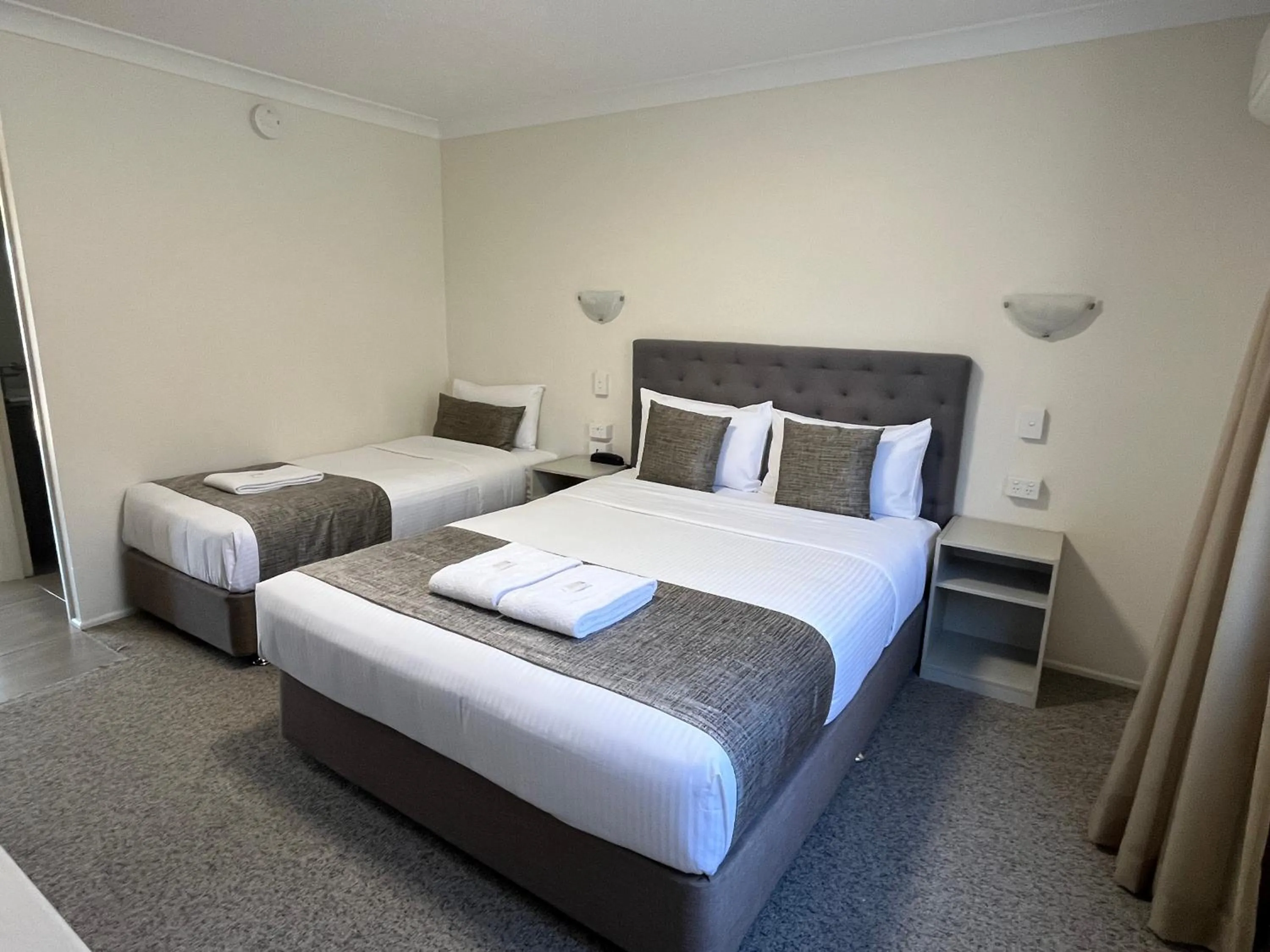 Bed in Rocky Gardens Motor Inn Rockhampton
