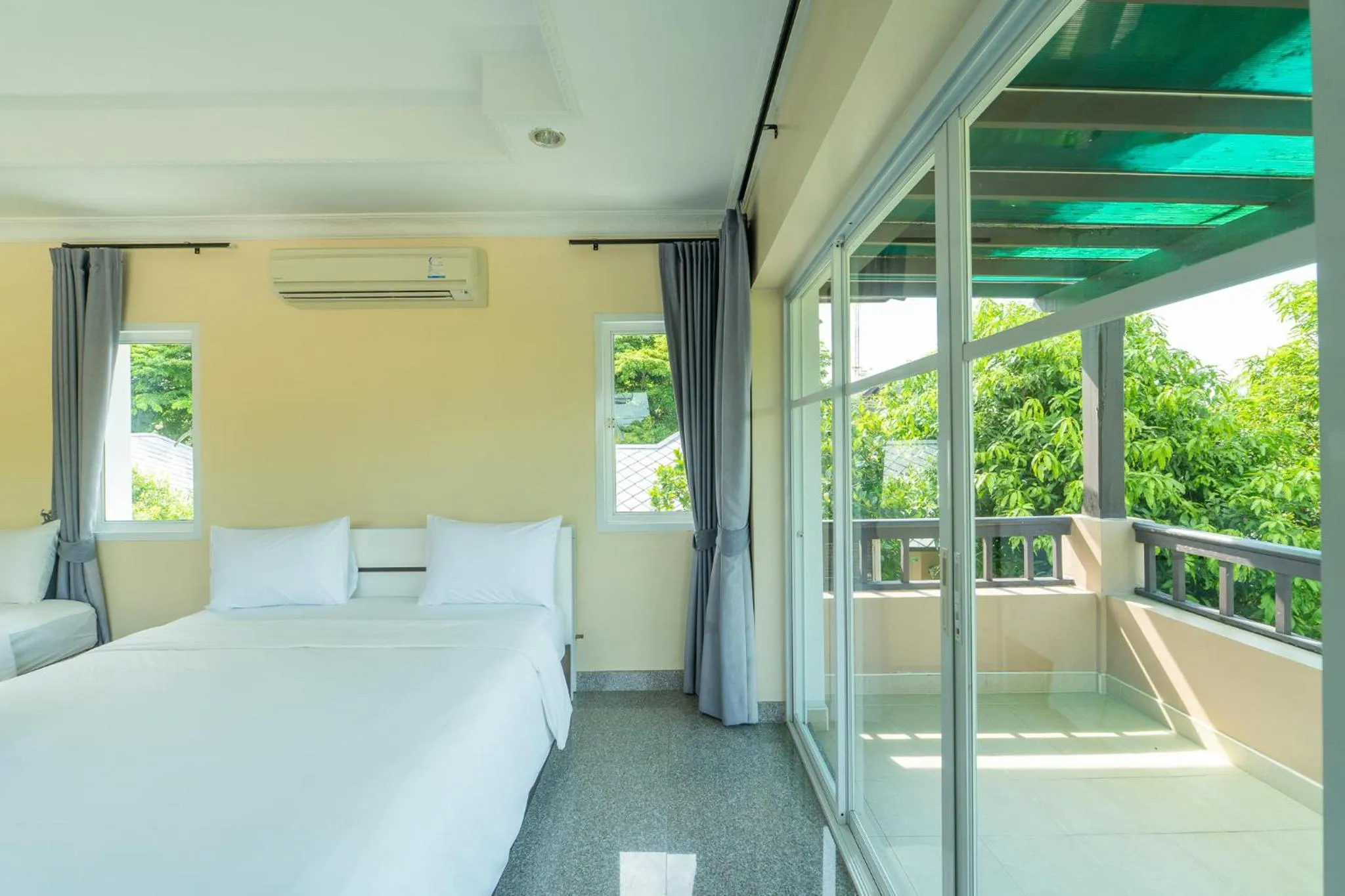 Bed in Baan Faa Talaychan Resort