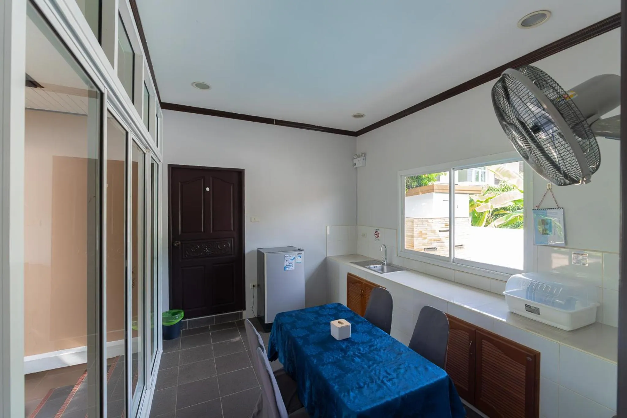 Restaurant/places to eat in Baan Faa Talaychan Resort