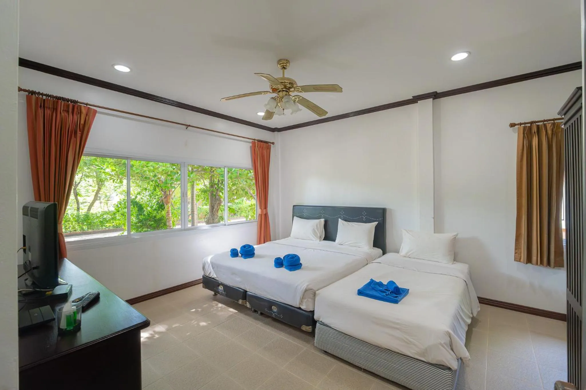 Bedroom, Bed in Baan Faa Talaychan Resort