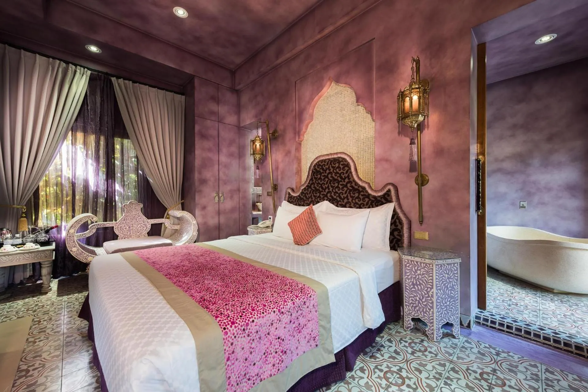 Bed in Kenting Amanda Hotel