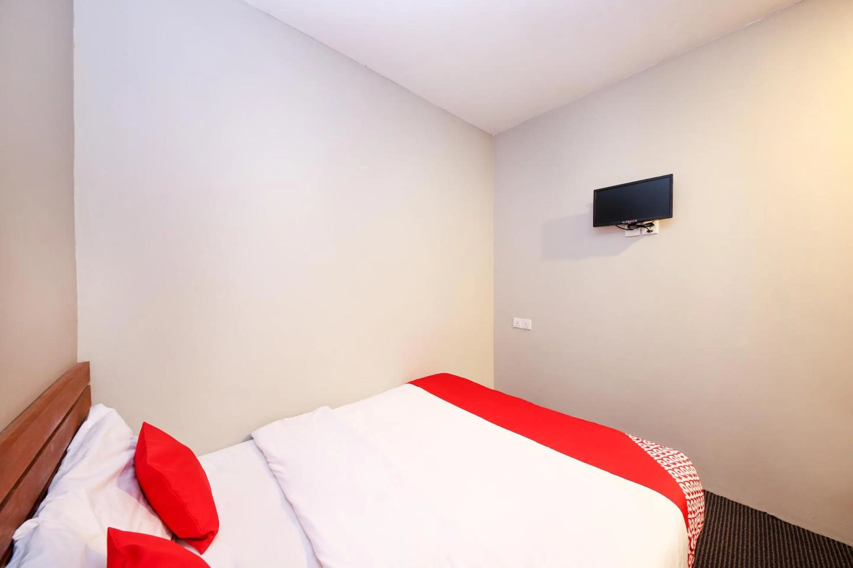 Bedroom, Bed in Hotel O Hills Residence