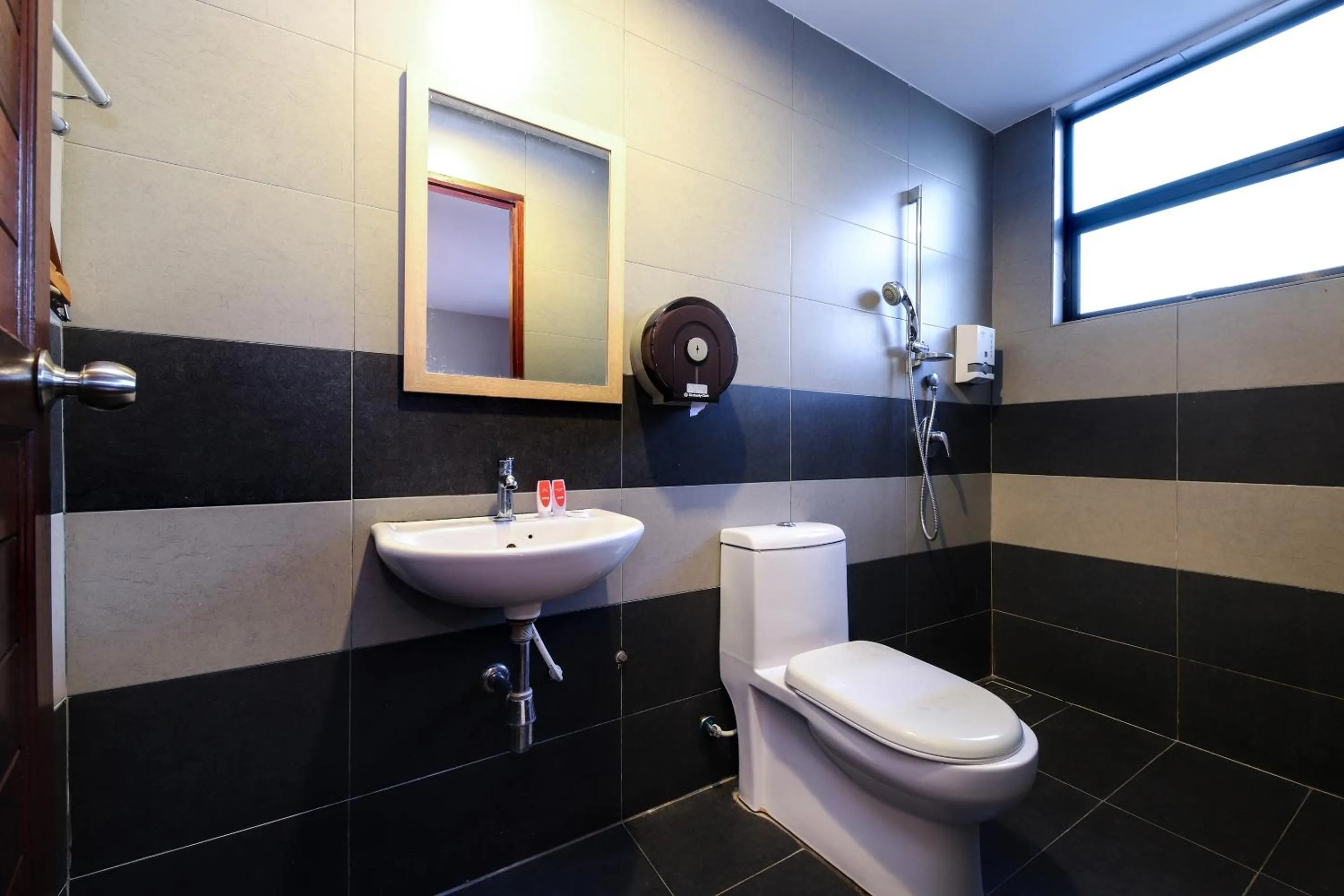 Bathroom in Hotel O Hills Residence