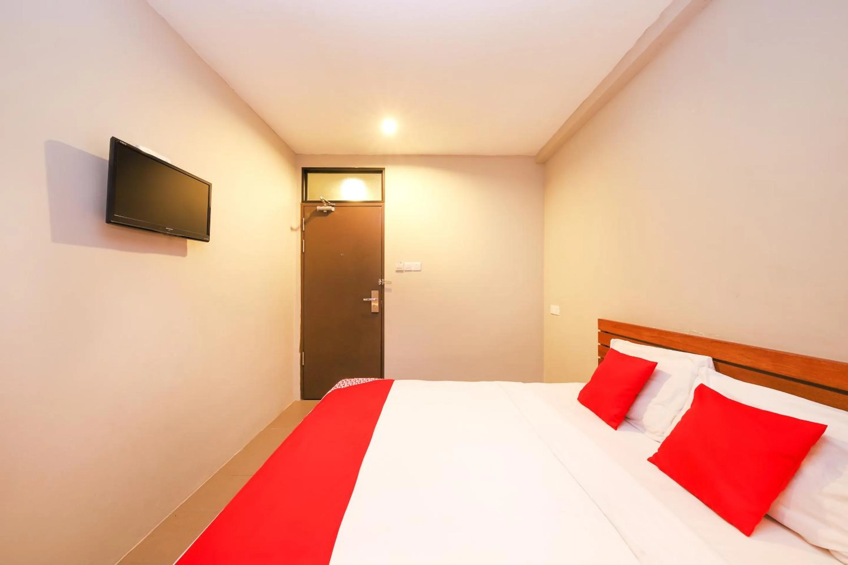 Bedroom, Bed in Hotel O Hills Residence