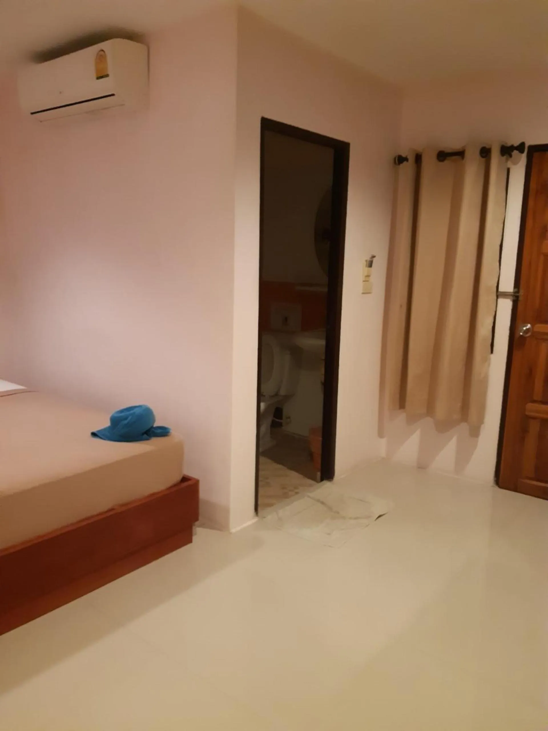 Photo of the whole room, Bed in Sabai House